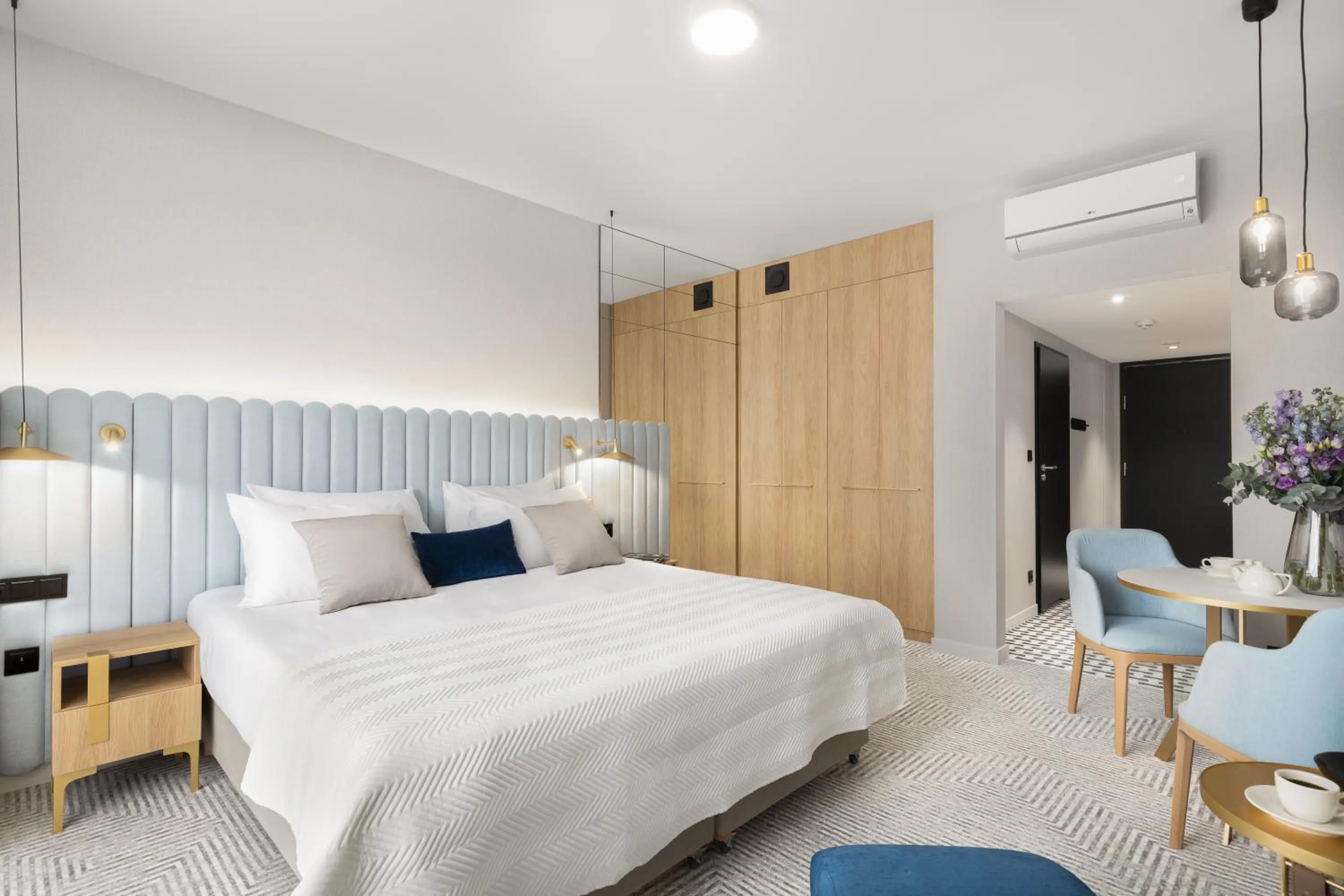 Bed in Royal Tulip Warsaw Centre