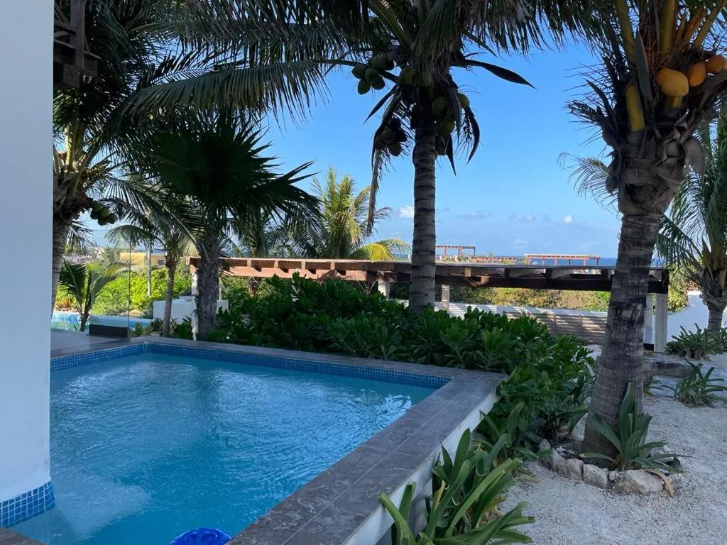 Swimming pool in Villas Amanecer by Andiani Travel