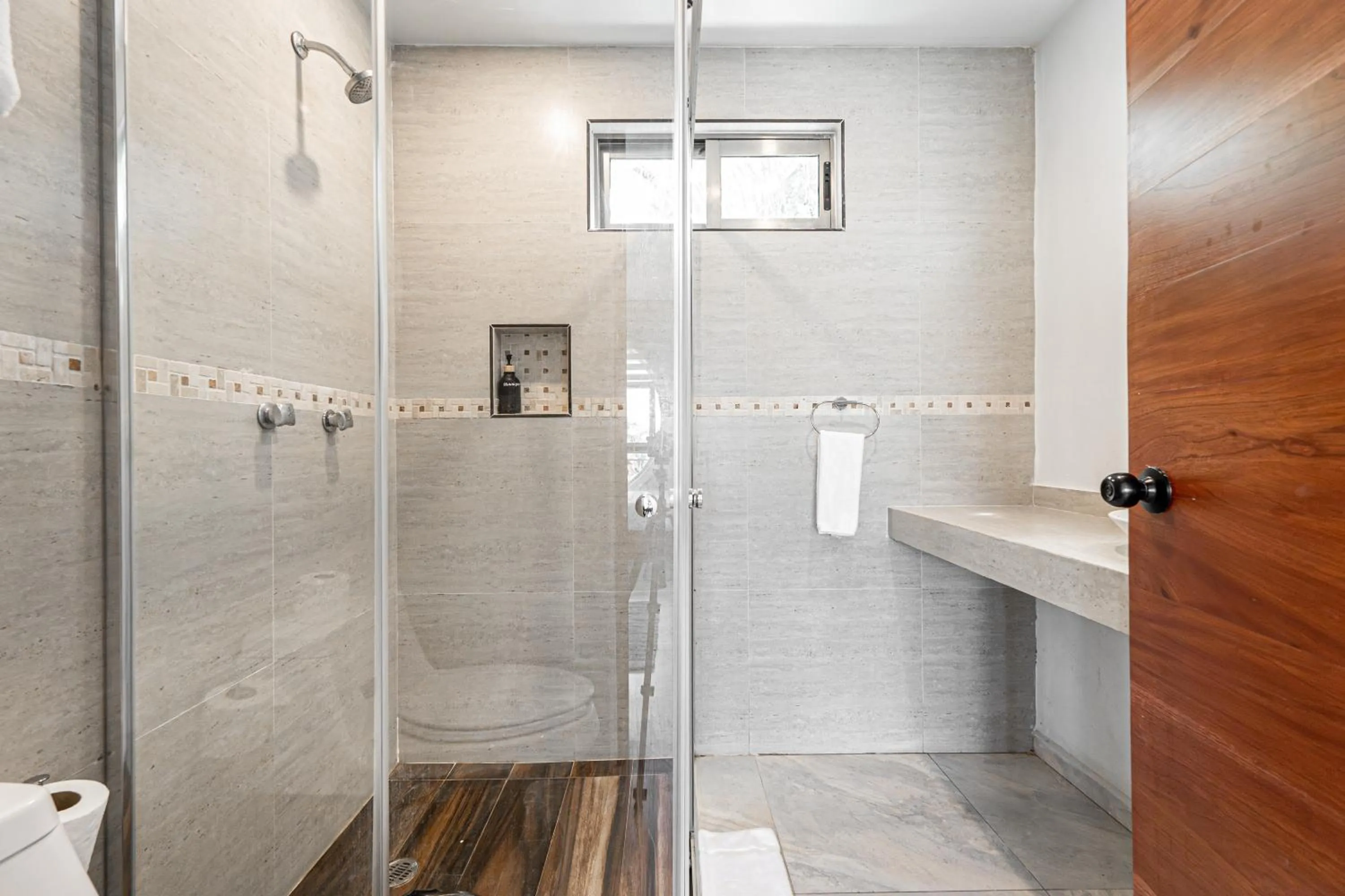 Shower in Villas Amanecer by Andiani Travel