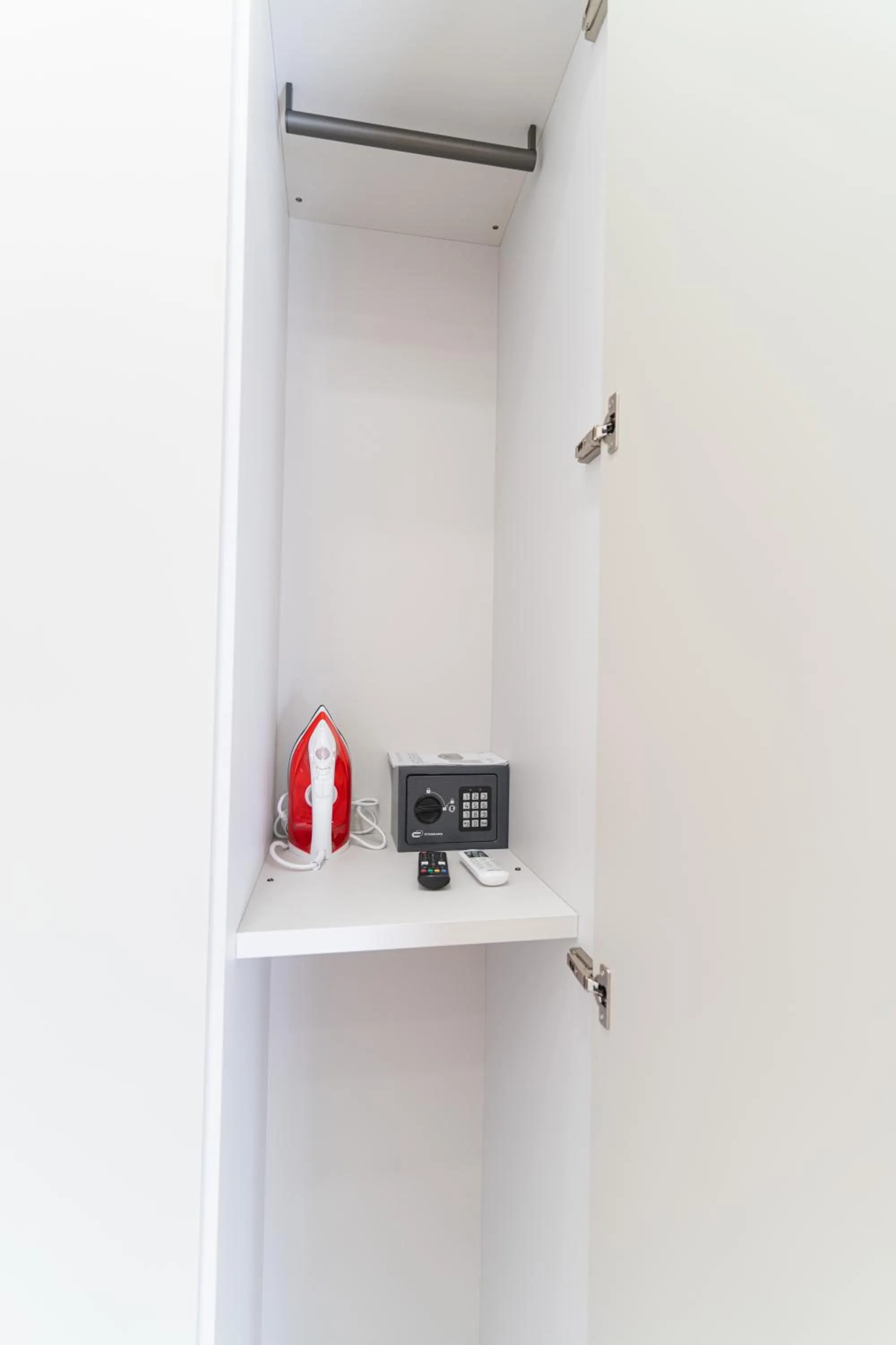 wardrobe in Toto e Peppino Luxury Rooms