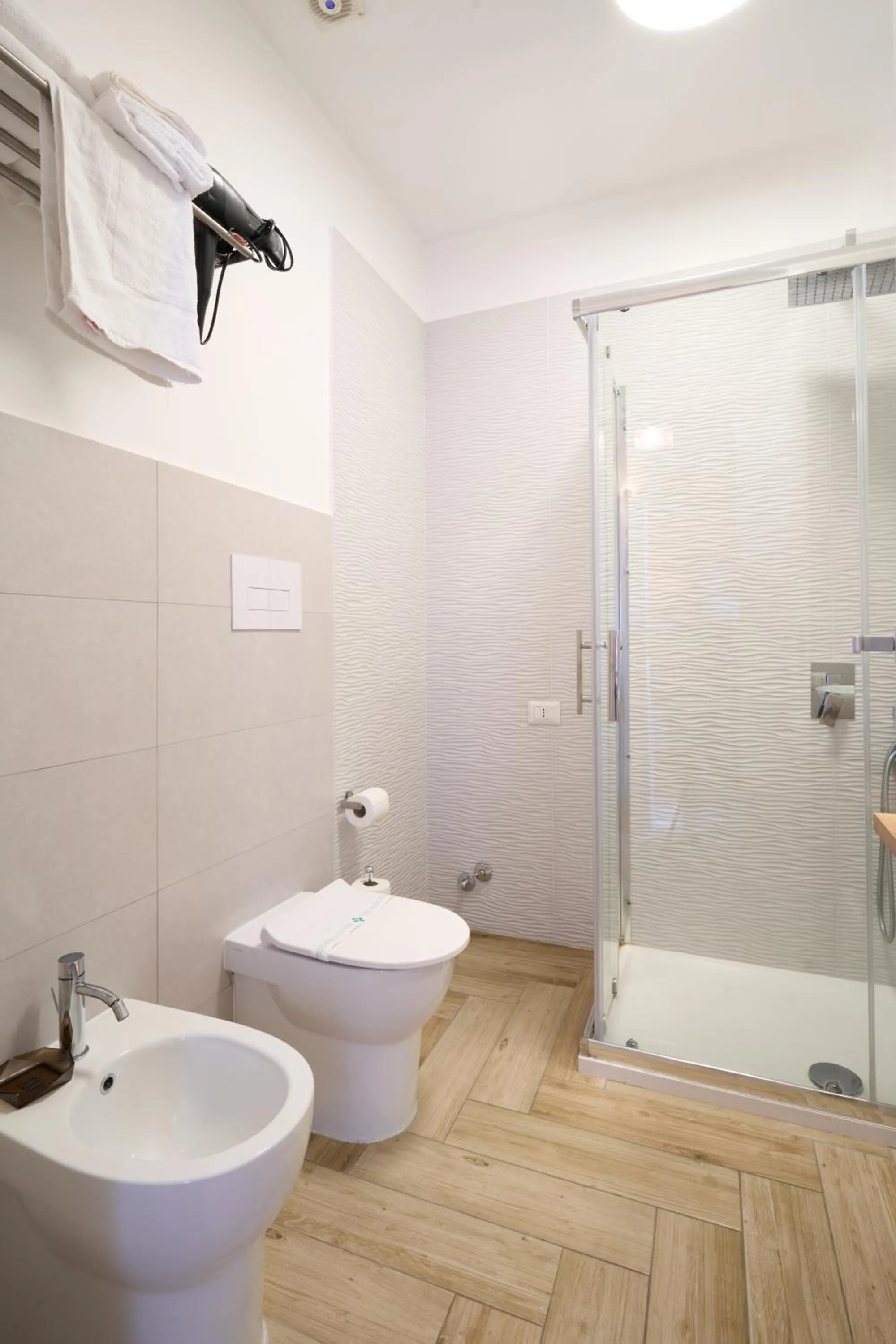 Shower in Toto e Peppino Luxury Rooms