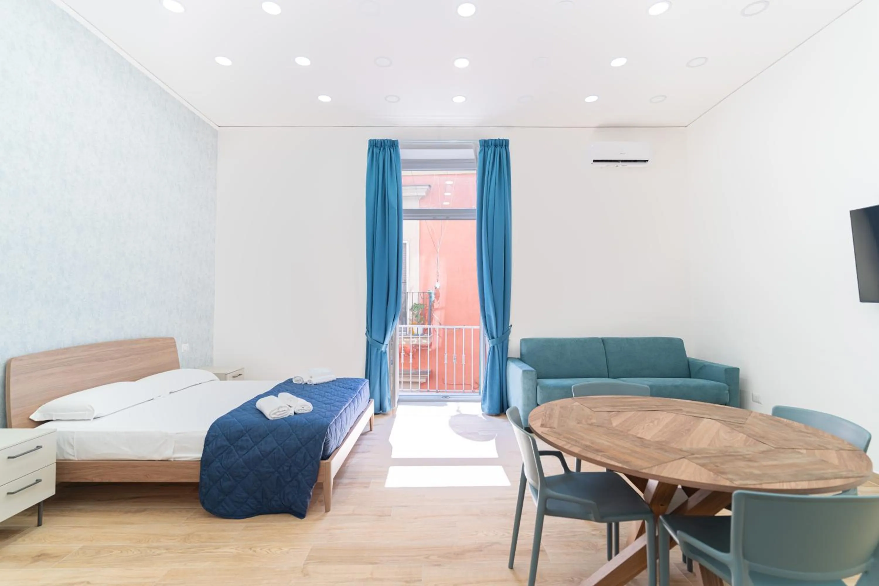 Photo of the whole room, Bed in Toto e Peppino Luxury Rooms