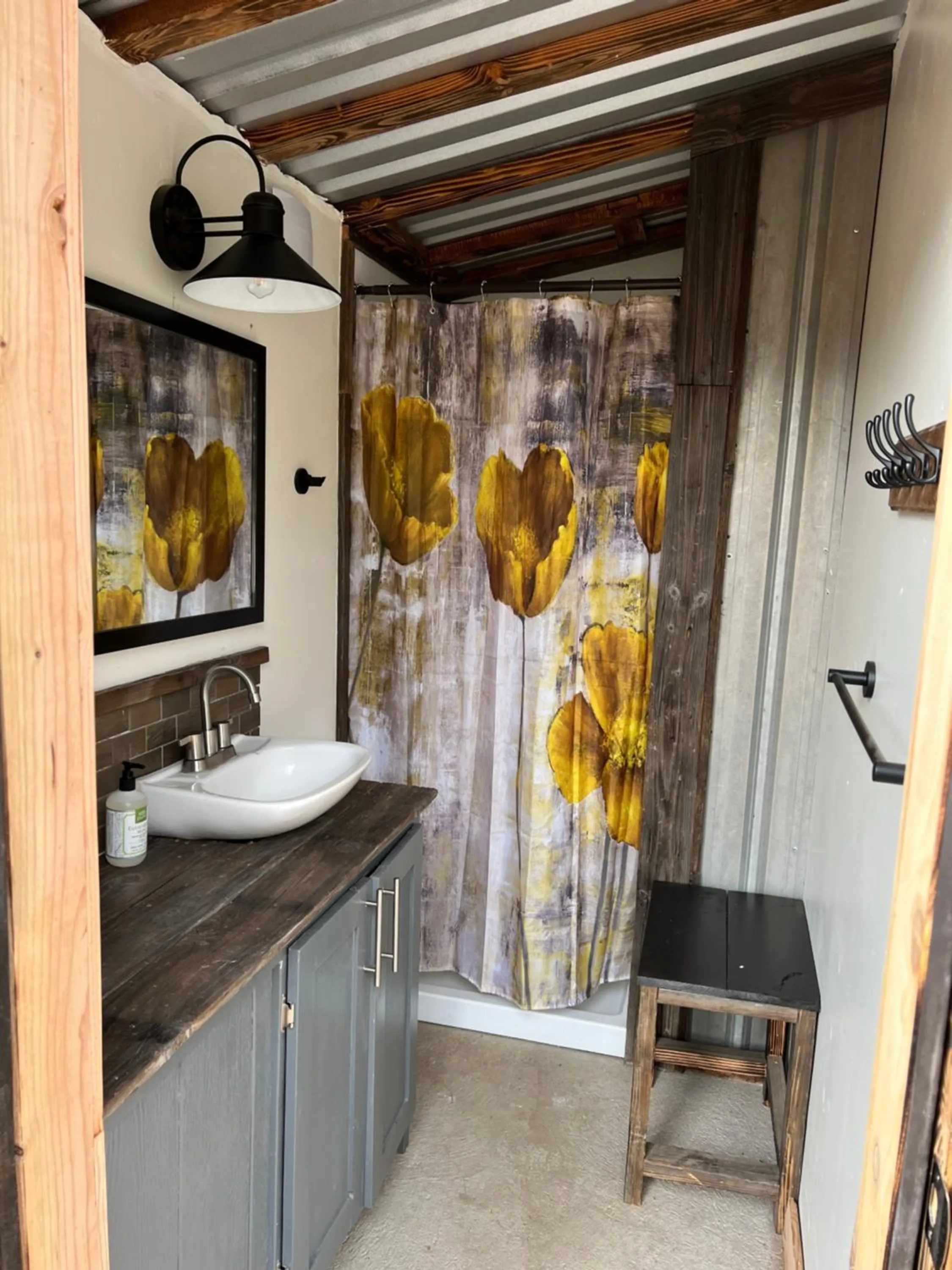 Shower in Ecovino Valle de Guadalupe