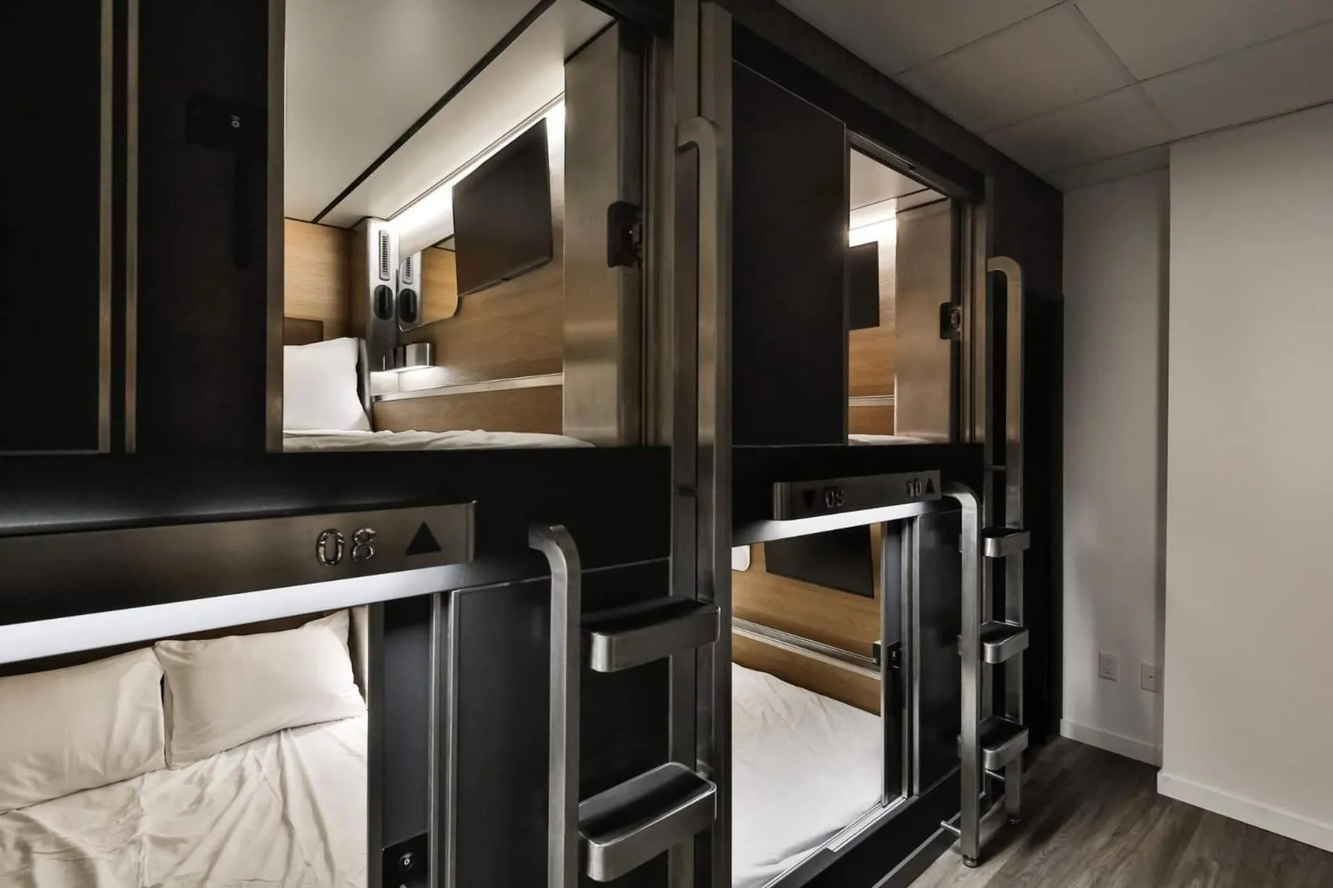 bunk bed, Bed in Pod Hotel