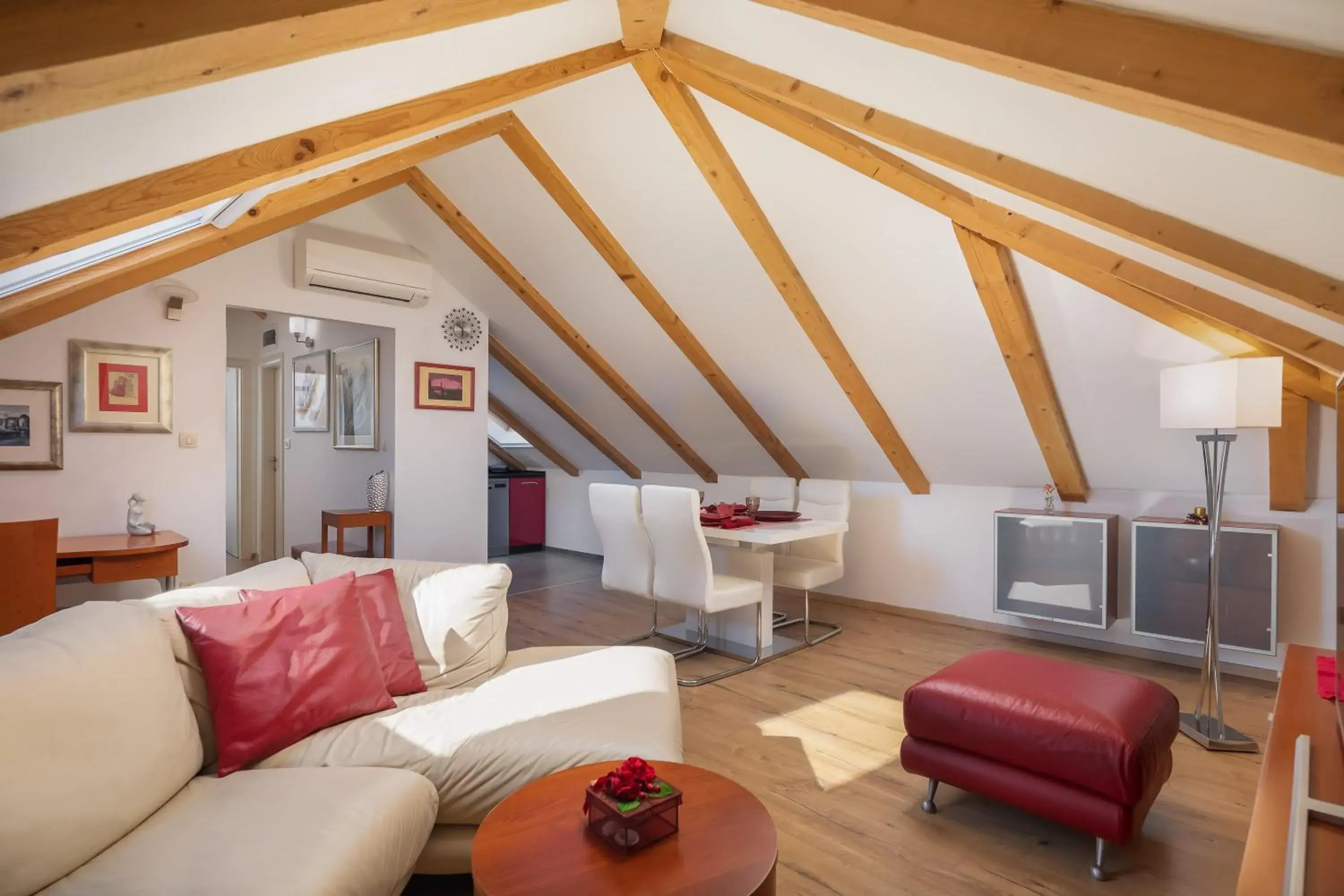 Romantic Attic Apartment Romantic Attic Apartment