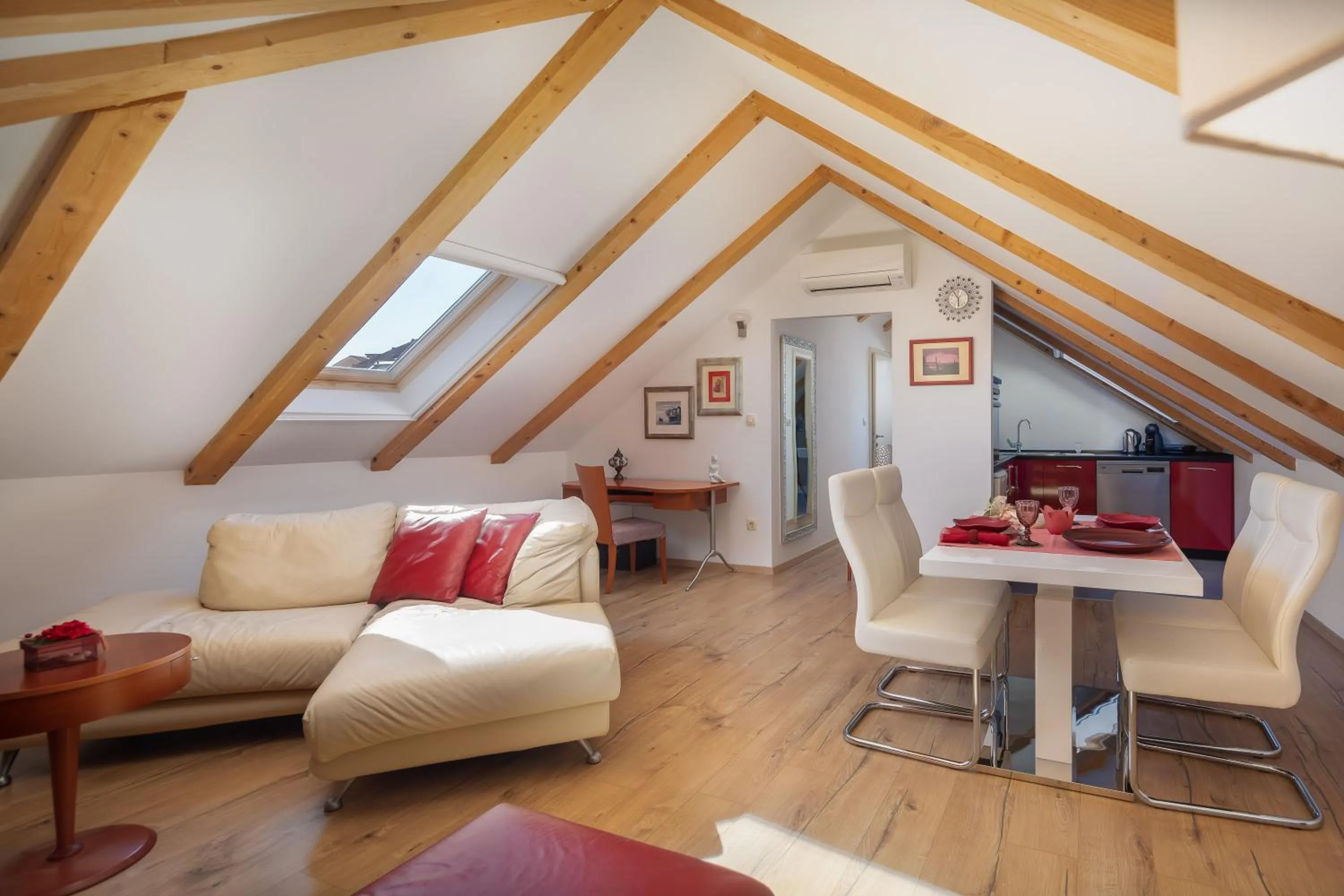 Romantic Attic Apartment