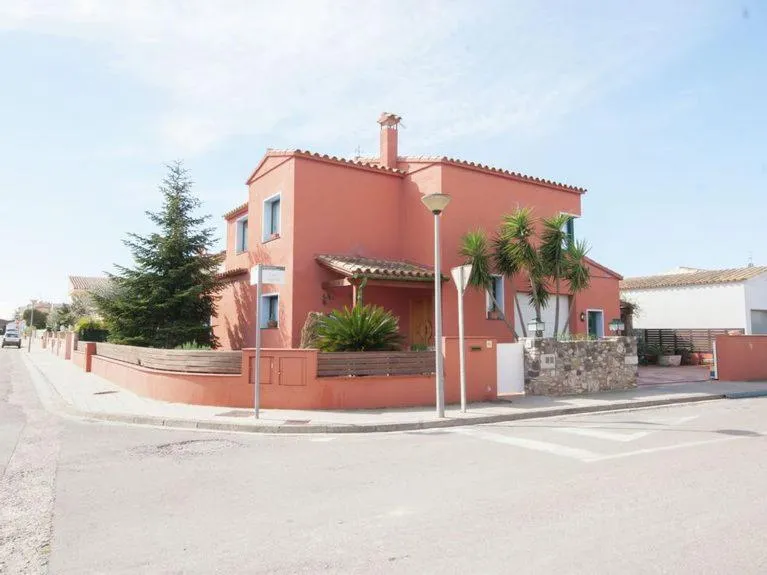 Property building in Cozy holiday home with pool in St Pere Pescador