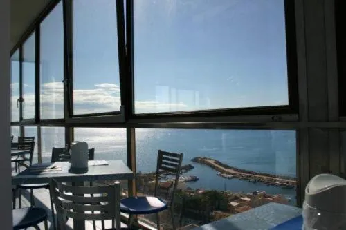 Restaurant/places to eat in Hotel Admeto