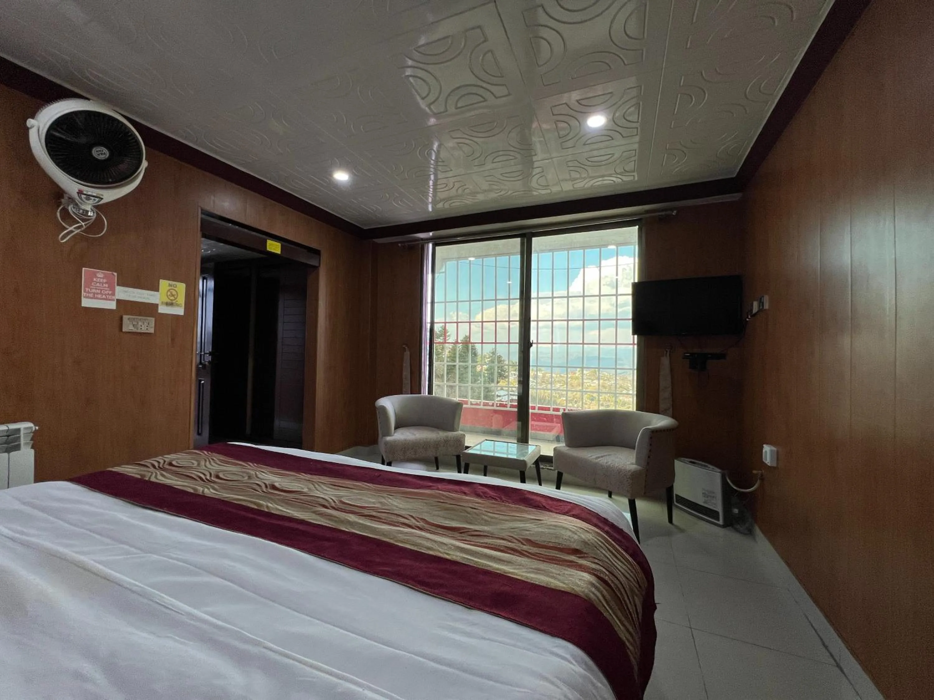 Bed in Shagufta Hotel Murree