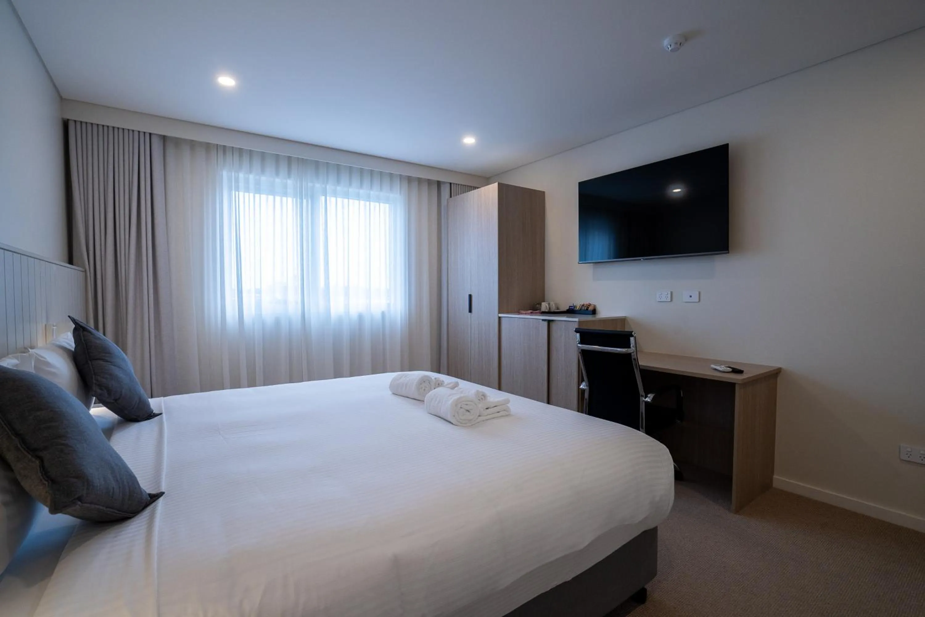 Bed in Belmont Hotel Lake Macquarie