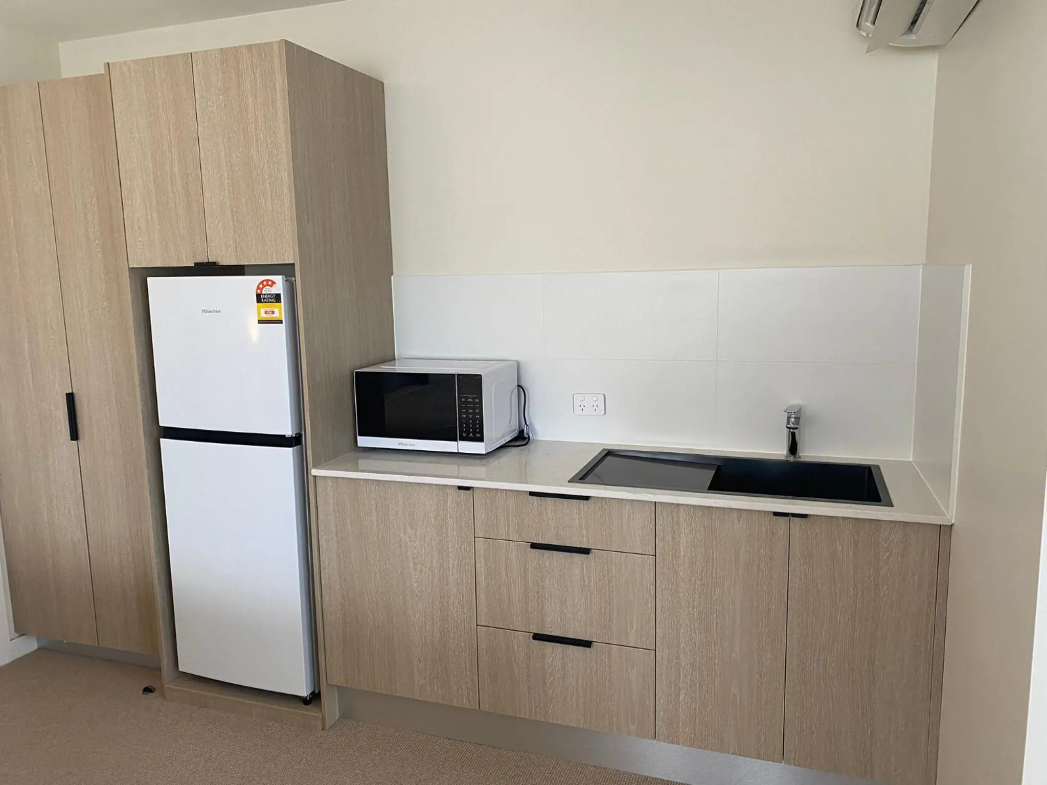 Kitchen or kitchenette in Belmont Hotel Lake Macquarie