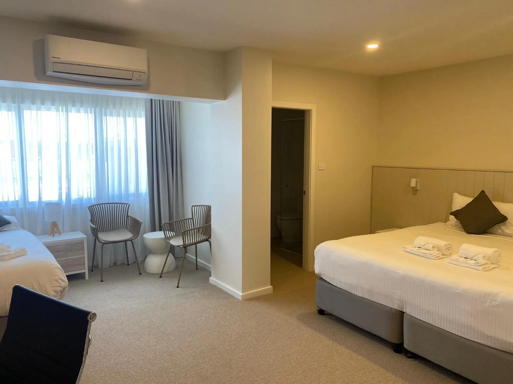 Bedroom, Bed in Belmont Hotel Lake Macquarie