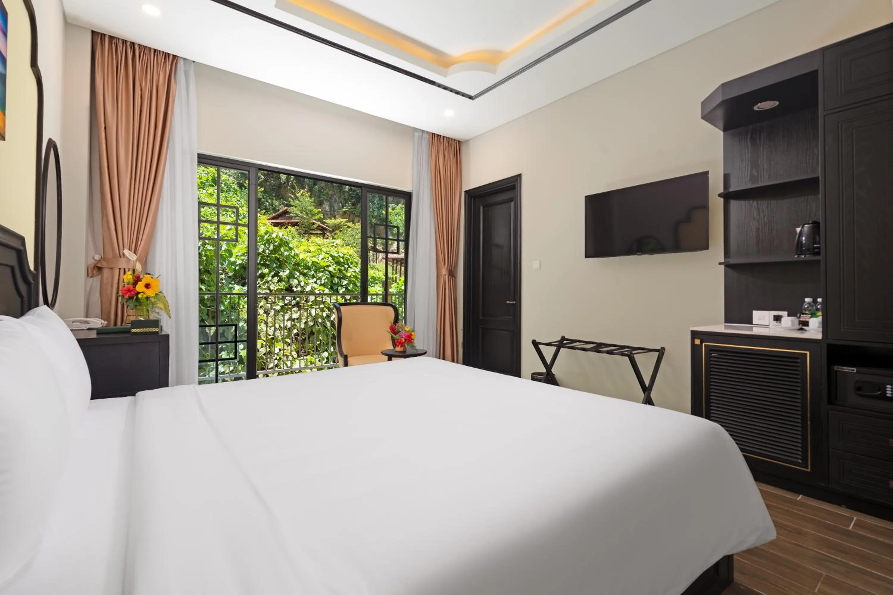 Bedroom, Bed in Fivitel Cổng Trời Đông Giang - Fivitel Đông Giang Heaven's Gate