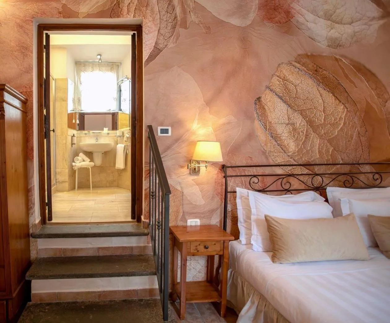 Bathroom, Bed in Le Clarisse Trastevere