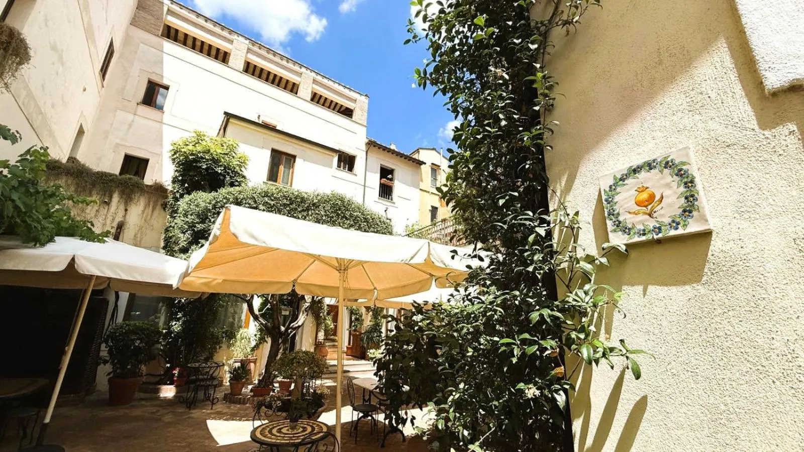 Property building in Le Clarisse Trastevere