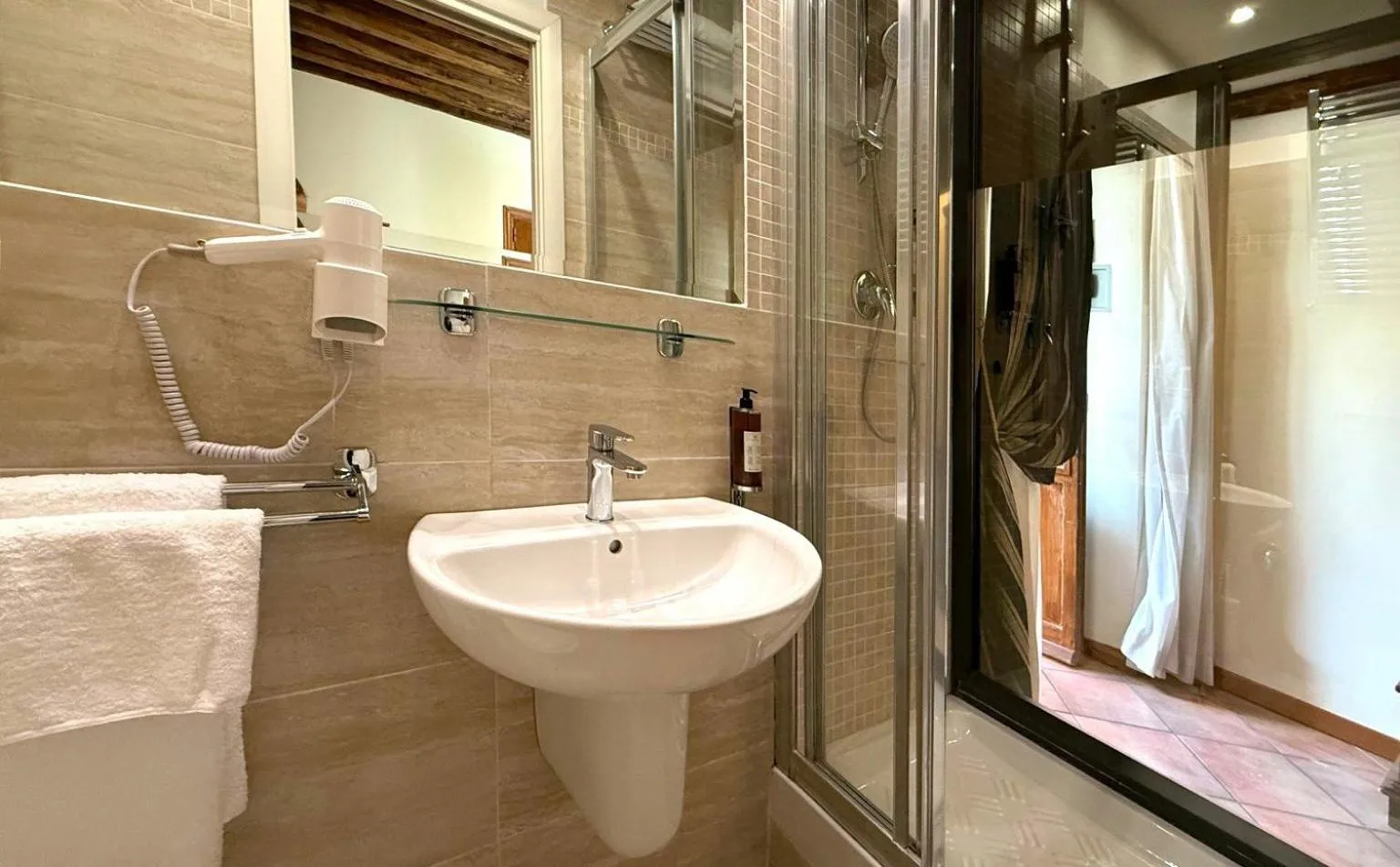 Shower in Le Clarisse Trastevere