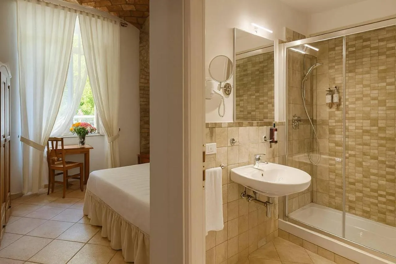 Shower in Le Clarisse Trastevere