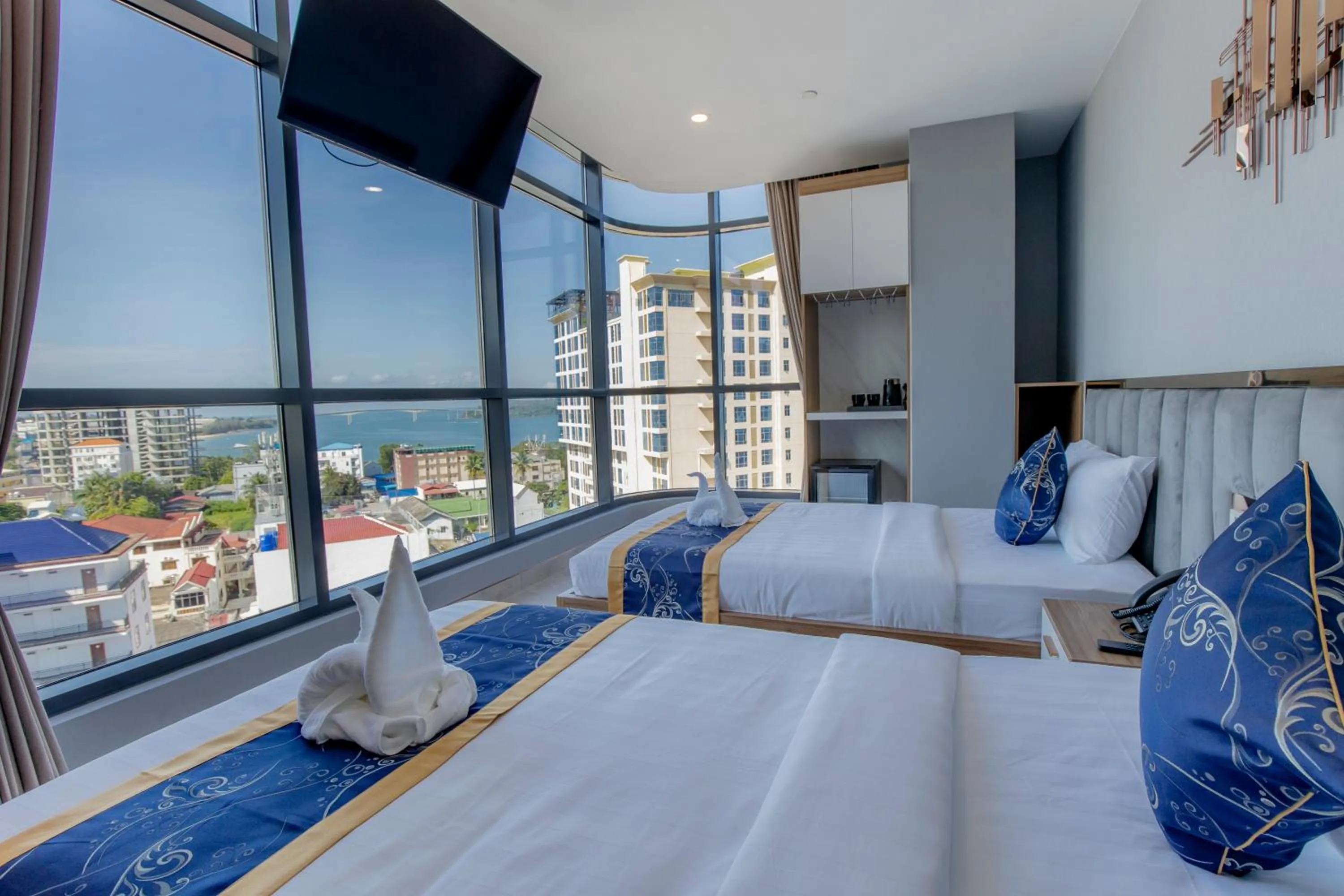 Photo of the whole room, Bed in Seascape Palace Hotel