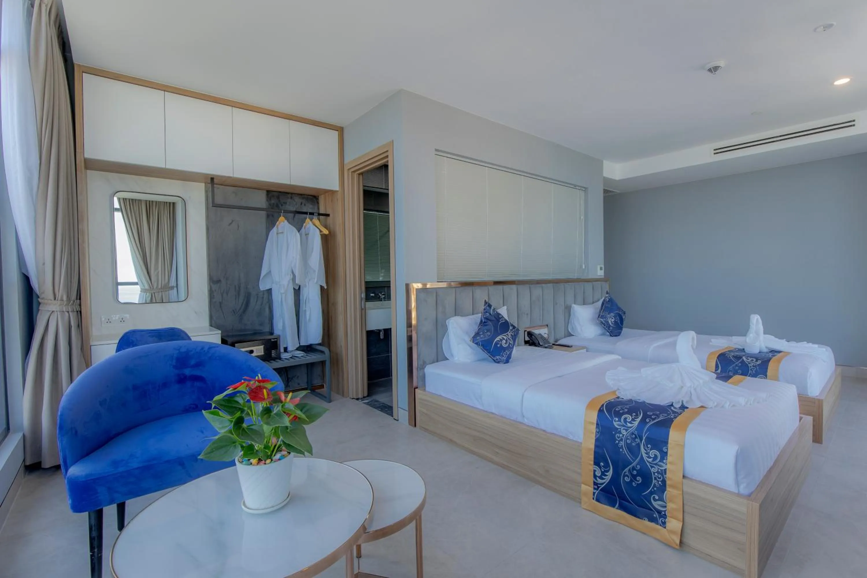 Sea view, Bed in Seascape Palace Hotel