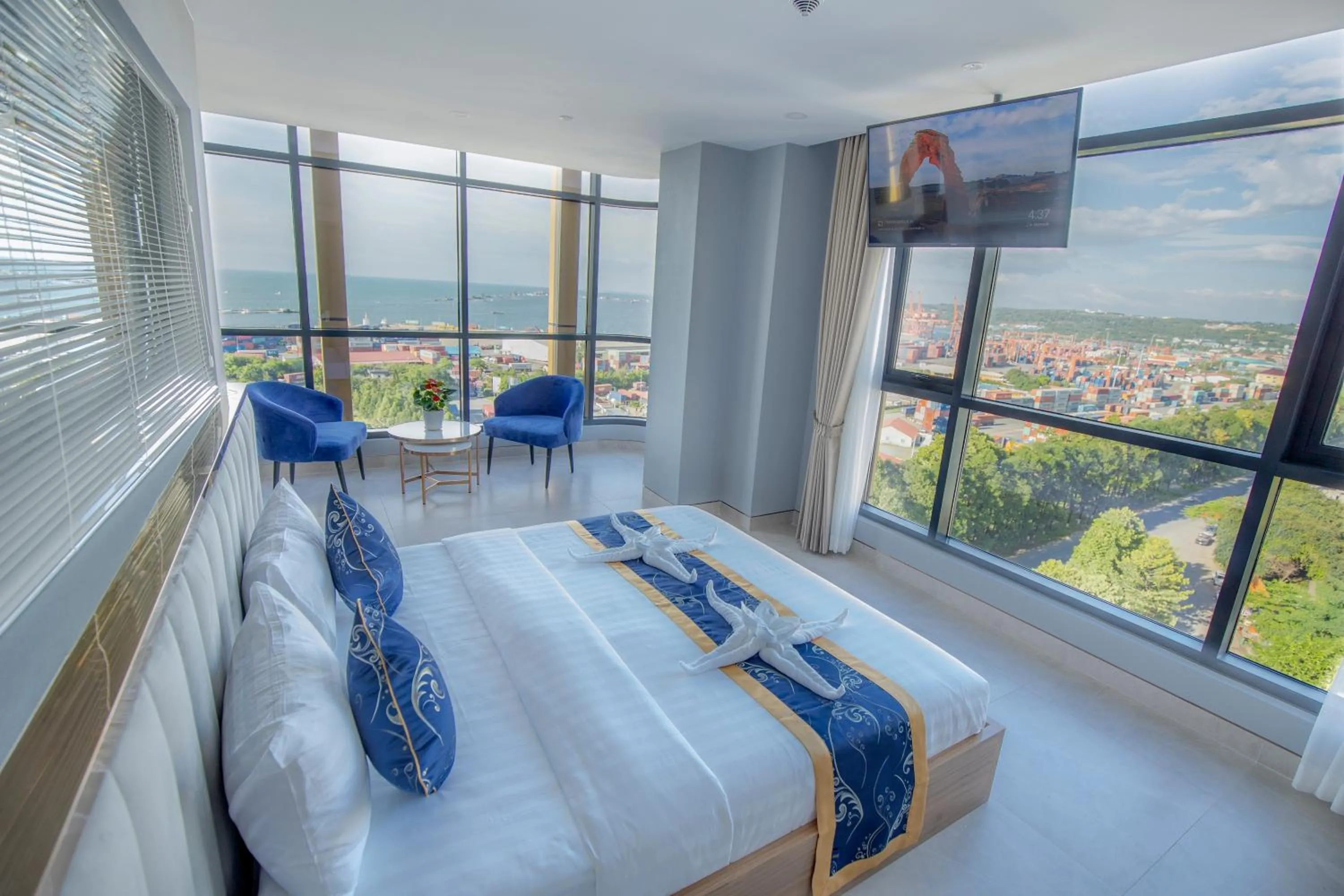 City view, Bed in Seascape Palace Hotel