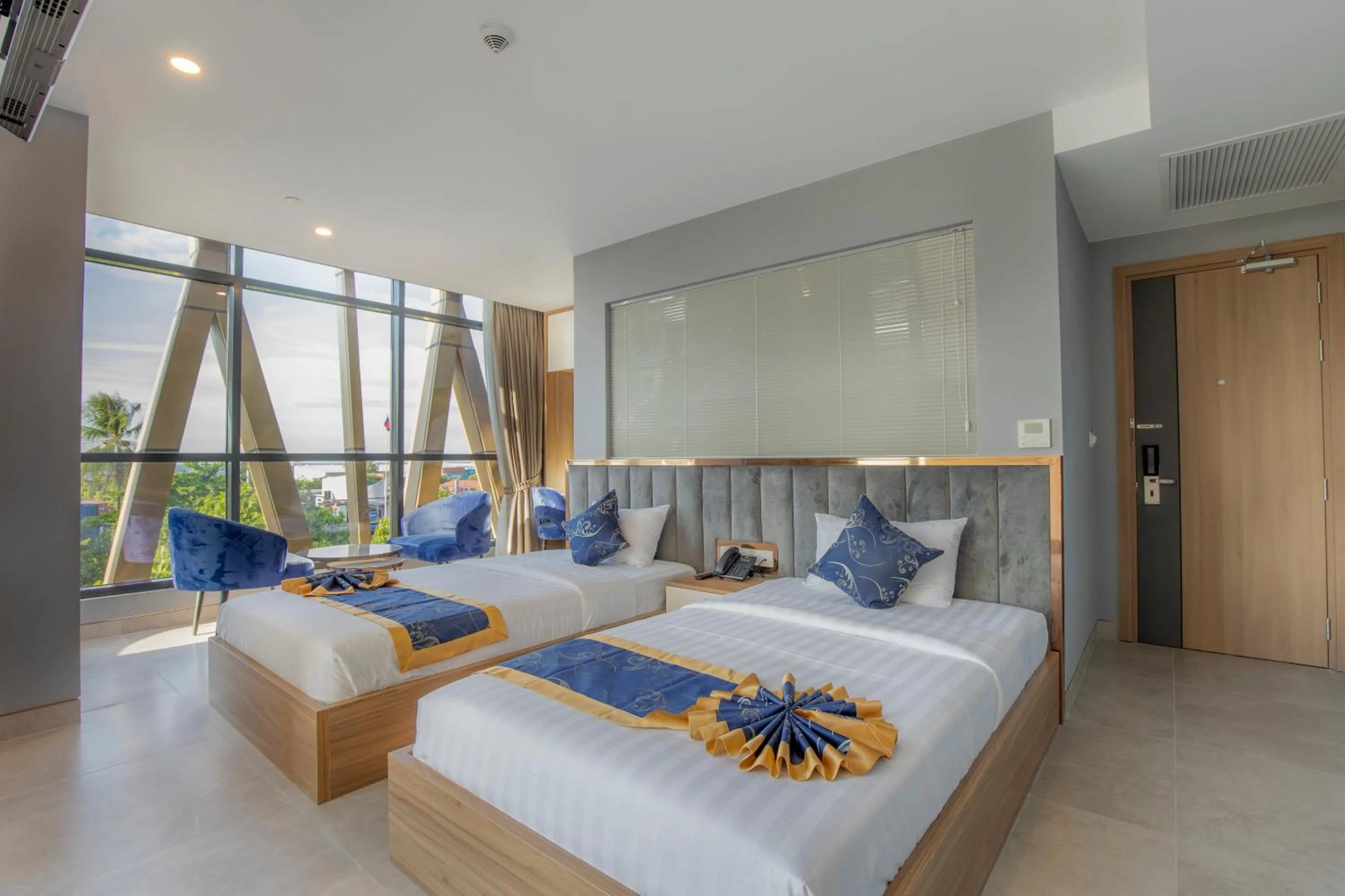 Sea view, Bed in Seascape Palace Hotel