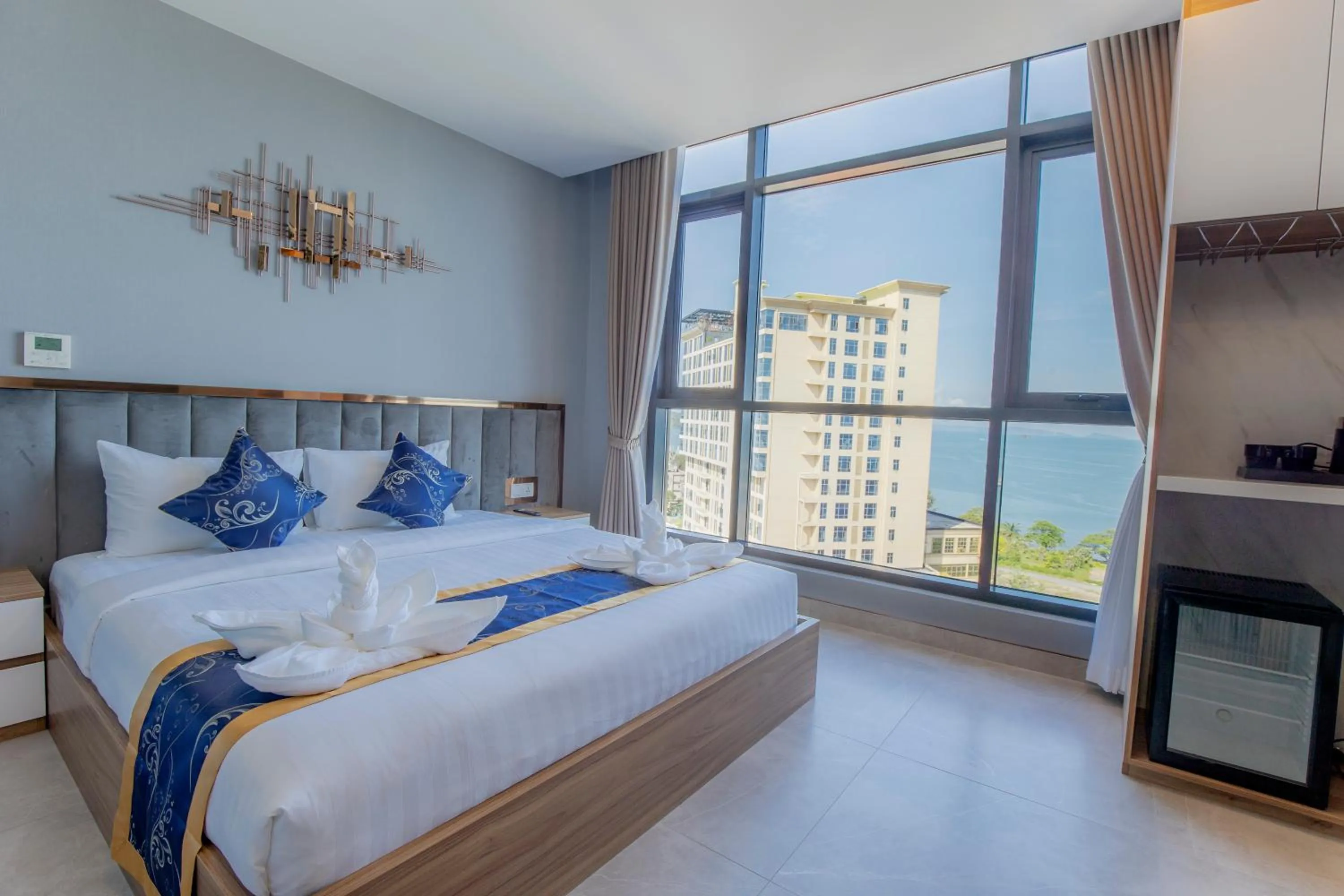 Sea view, Bed in Seascape Palace Hotel
