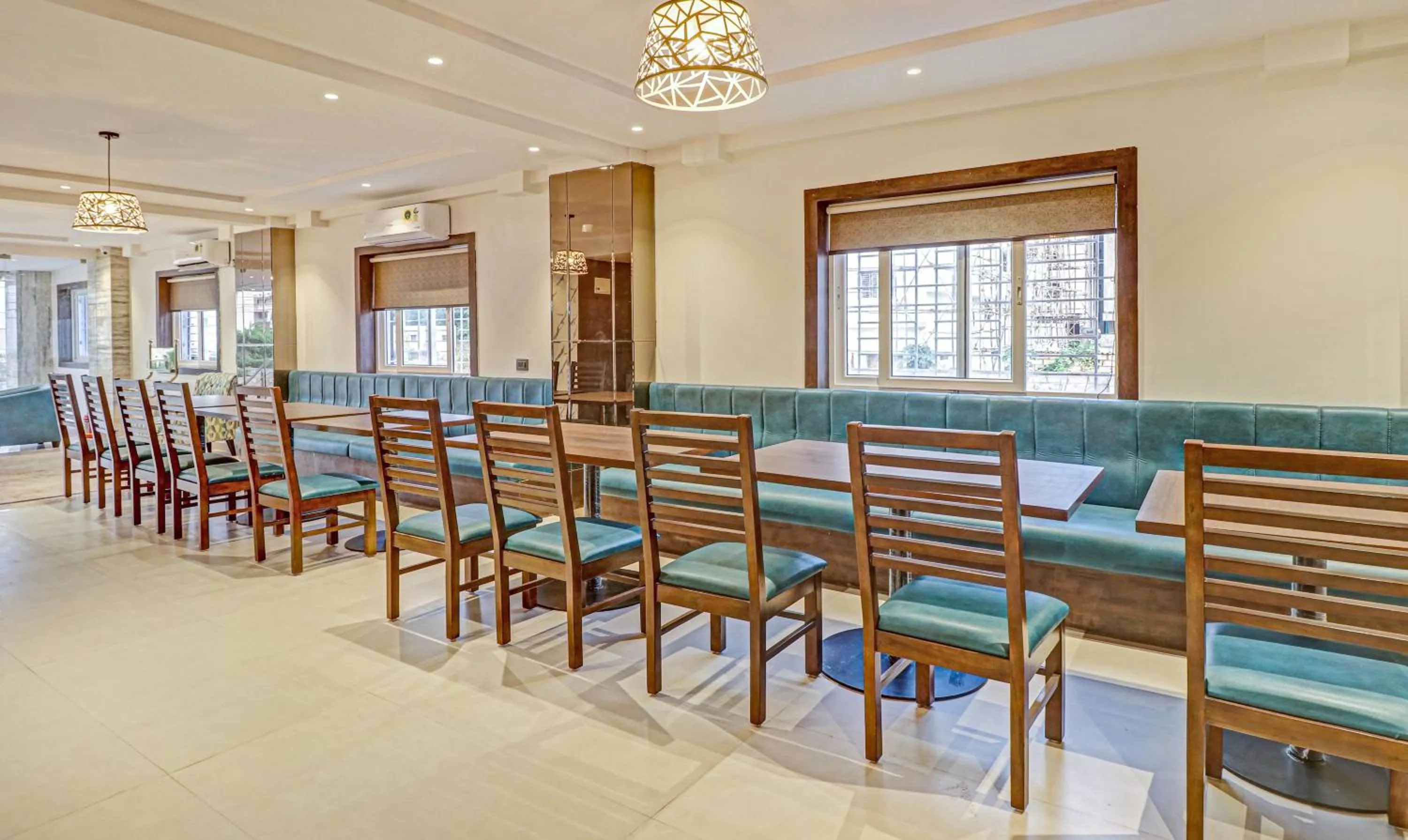 Restaurant/places to eat in Treebo Emora Grand