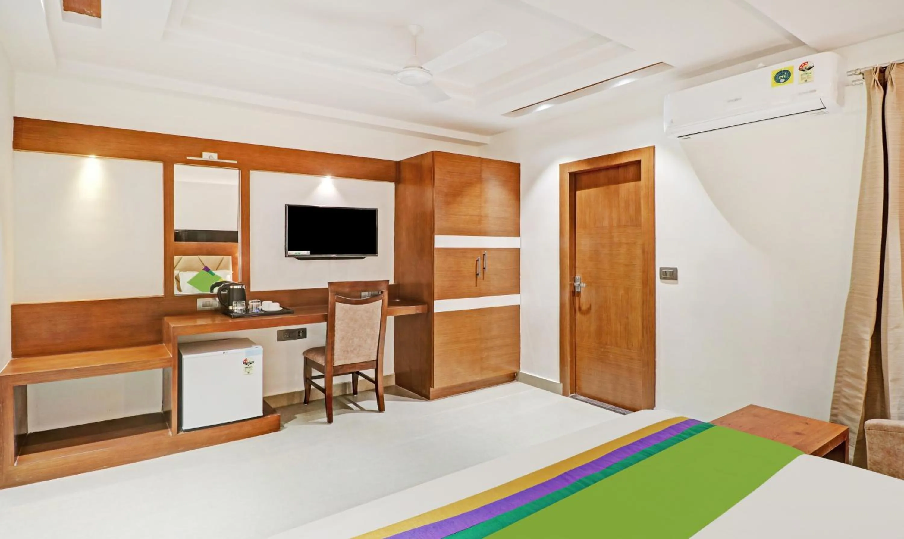 Bedroom, Bed in Treebo Emora Grand