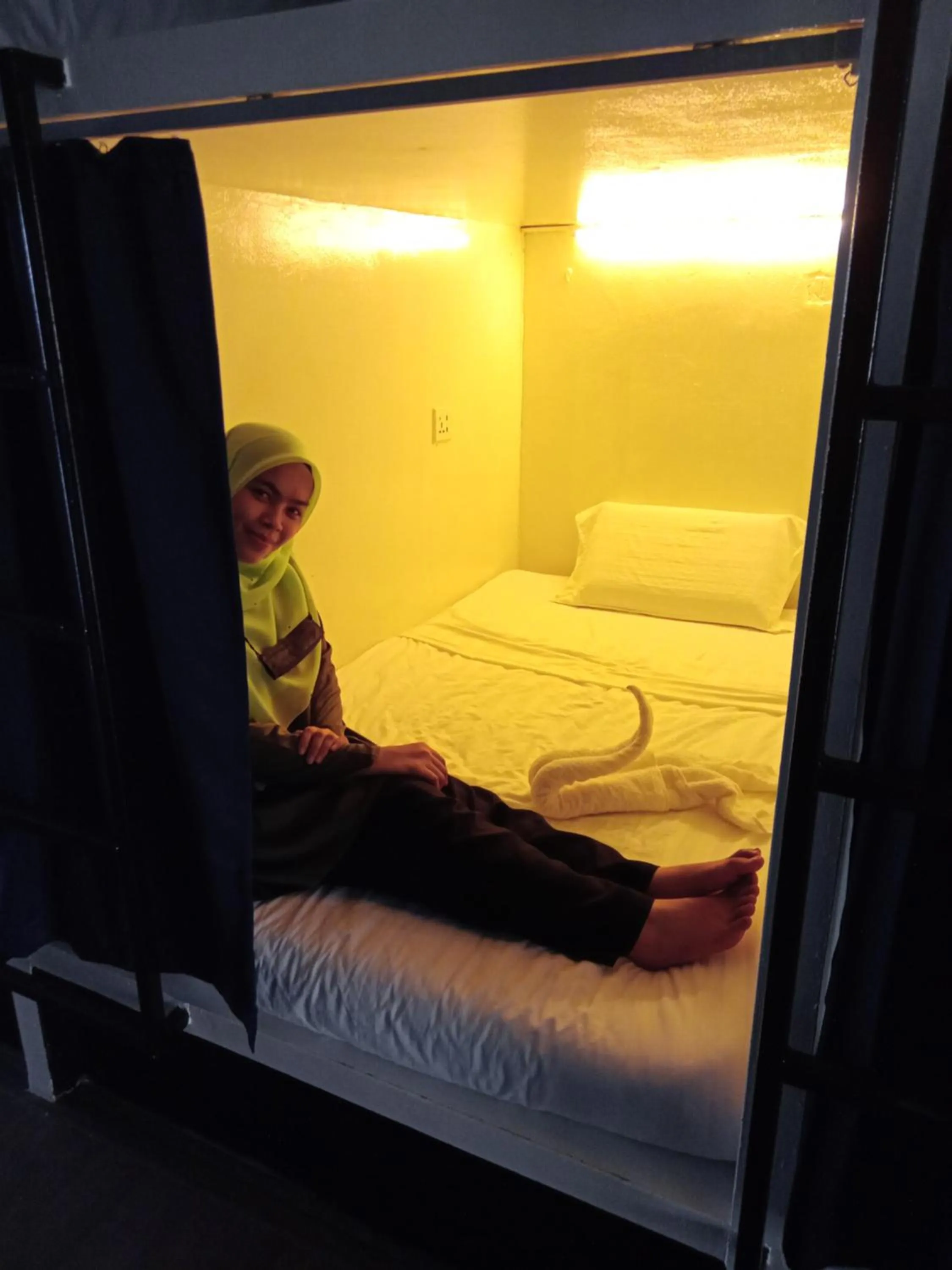 Staff, Bed in TEMPO EXT.