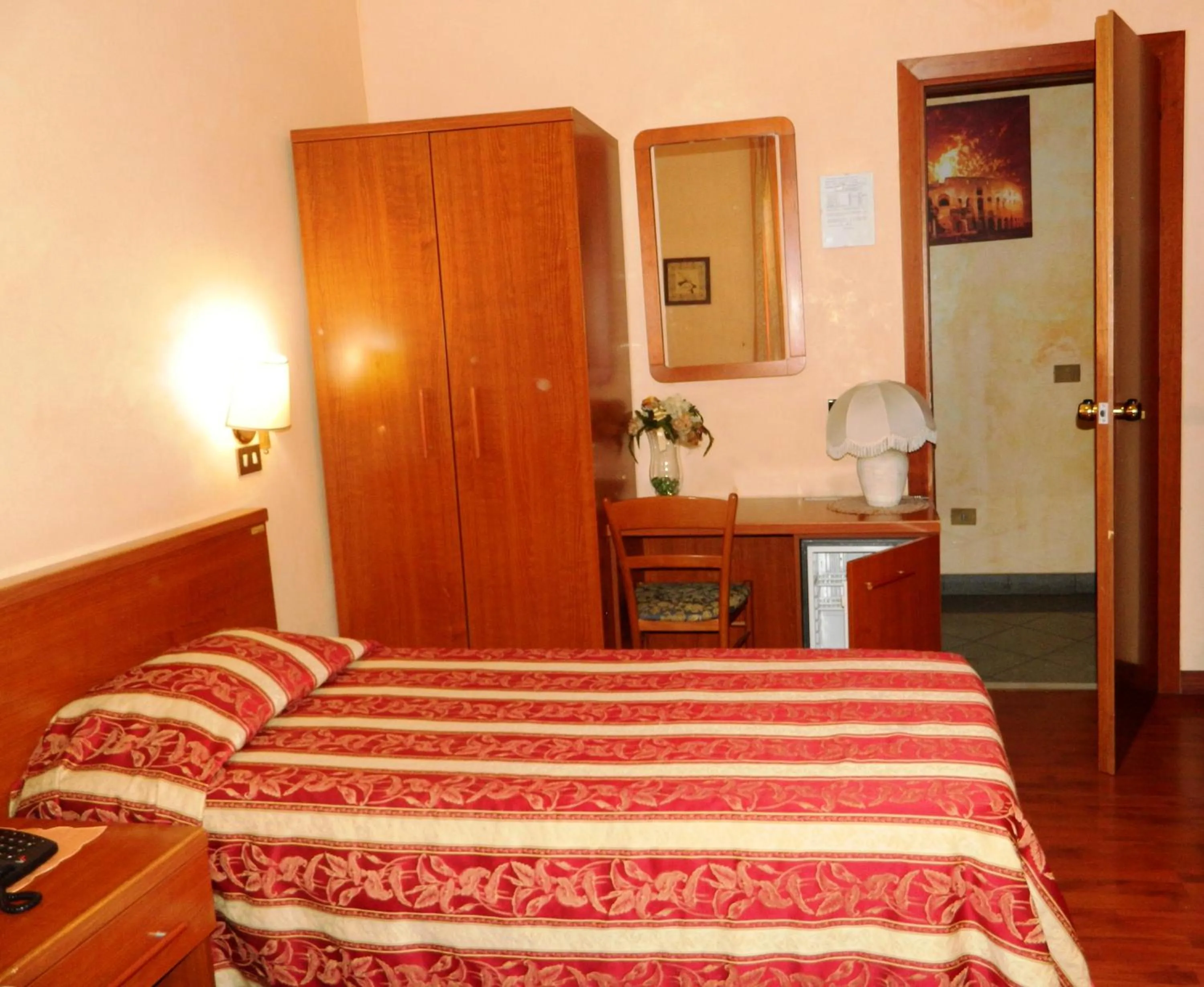 Photo of the whole room, Bed in Buonarroti Home