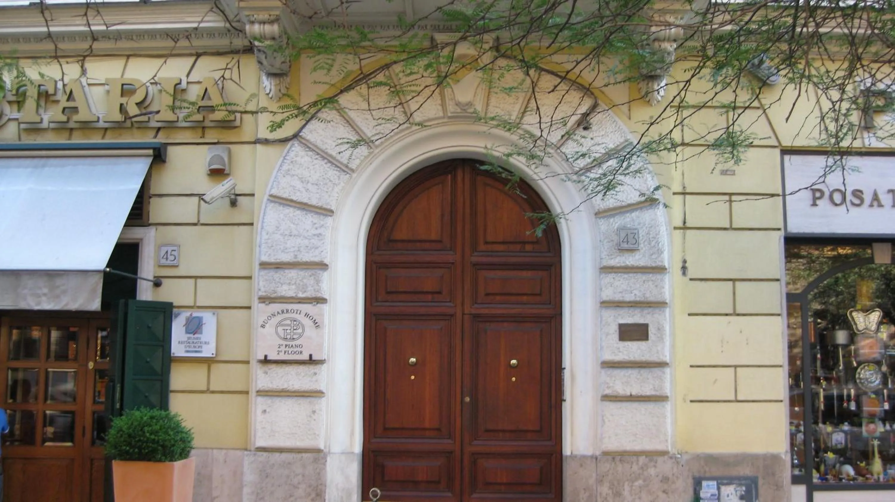 Facade/entrance in Buonarroti Home