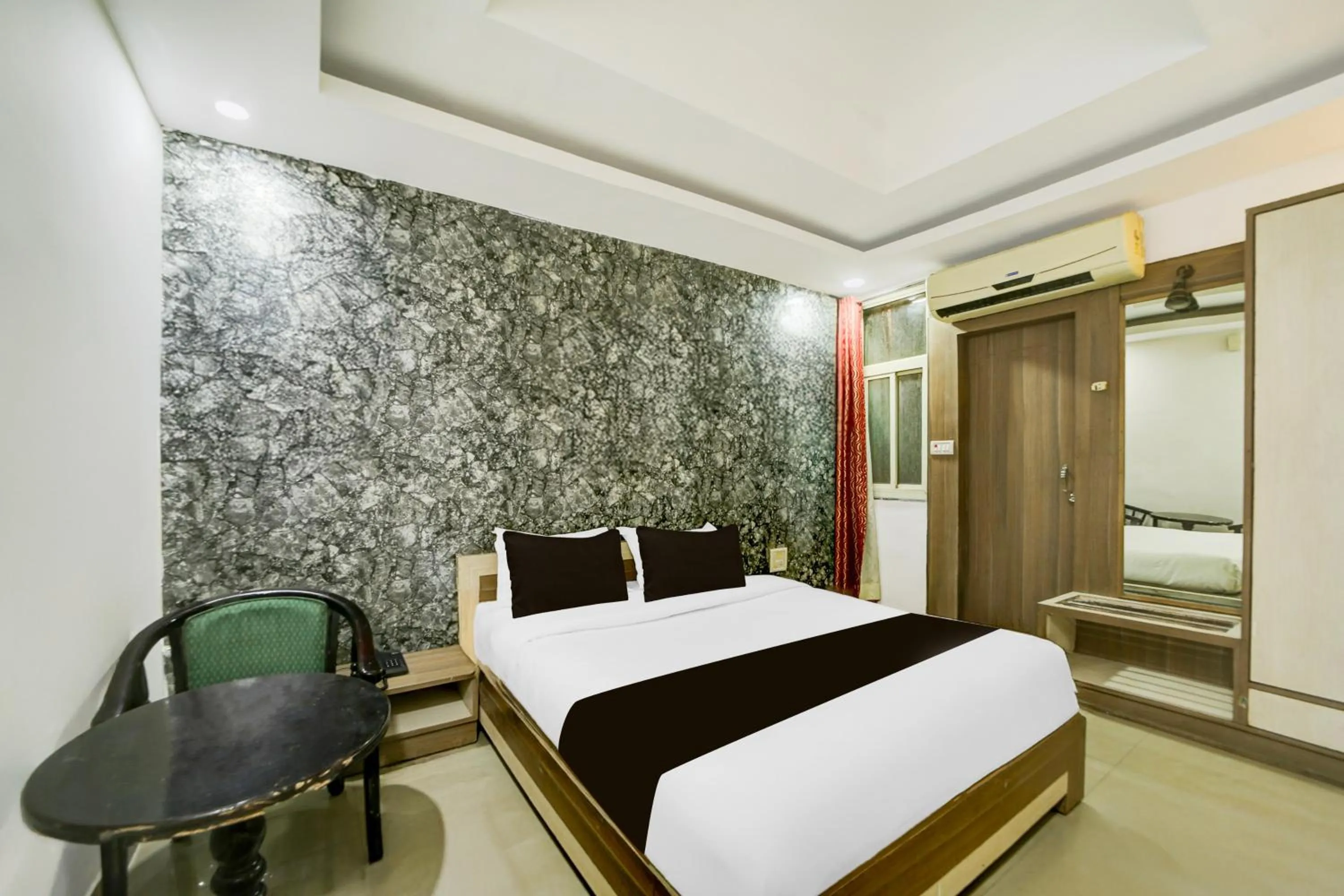 Bedroom, Bed in Collection O Shahpura Lakeview Formerly Hotel Royal Villa