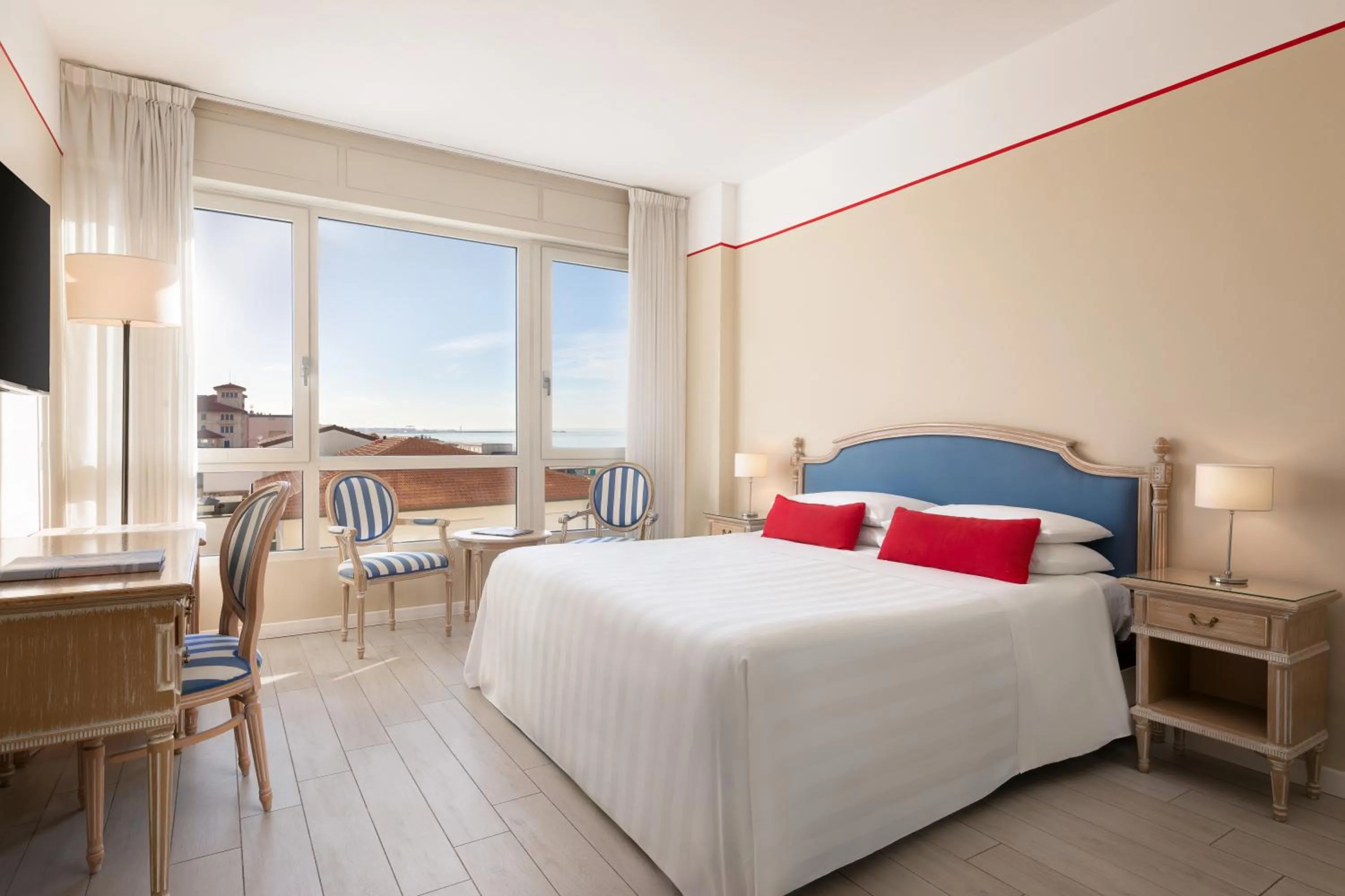 Bedroom, Bed in Hotel Sina Astor