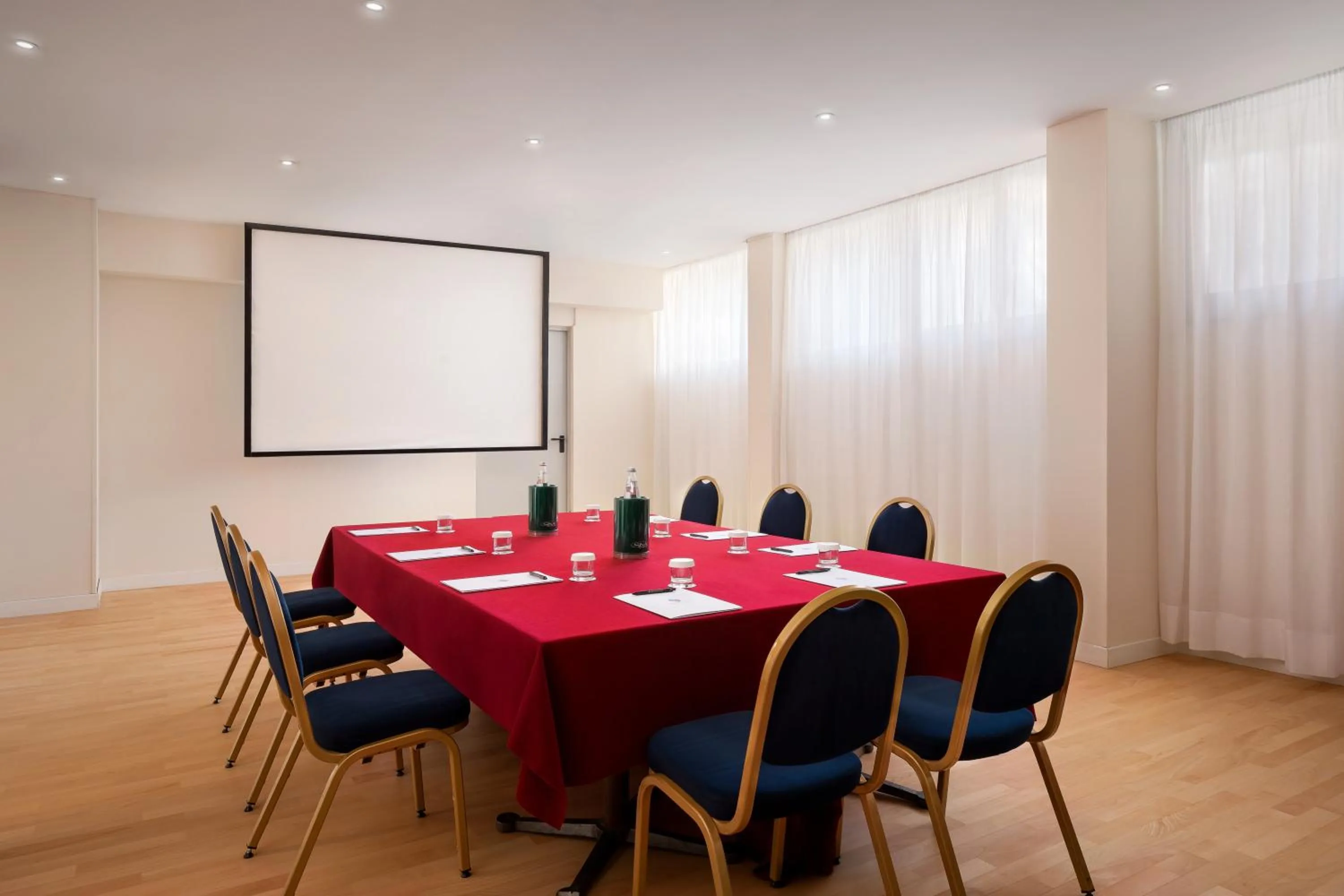 Meeting/conference room in Hotel Sina Astor