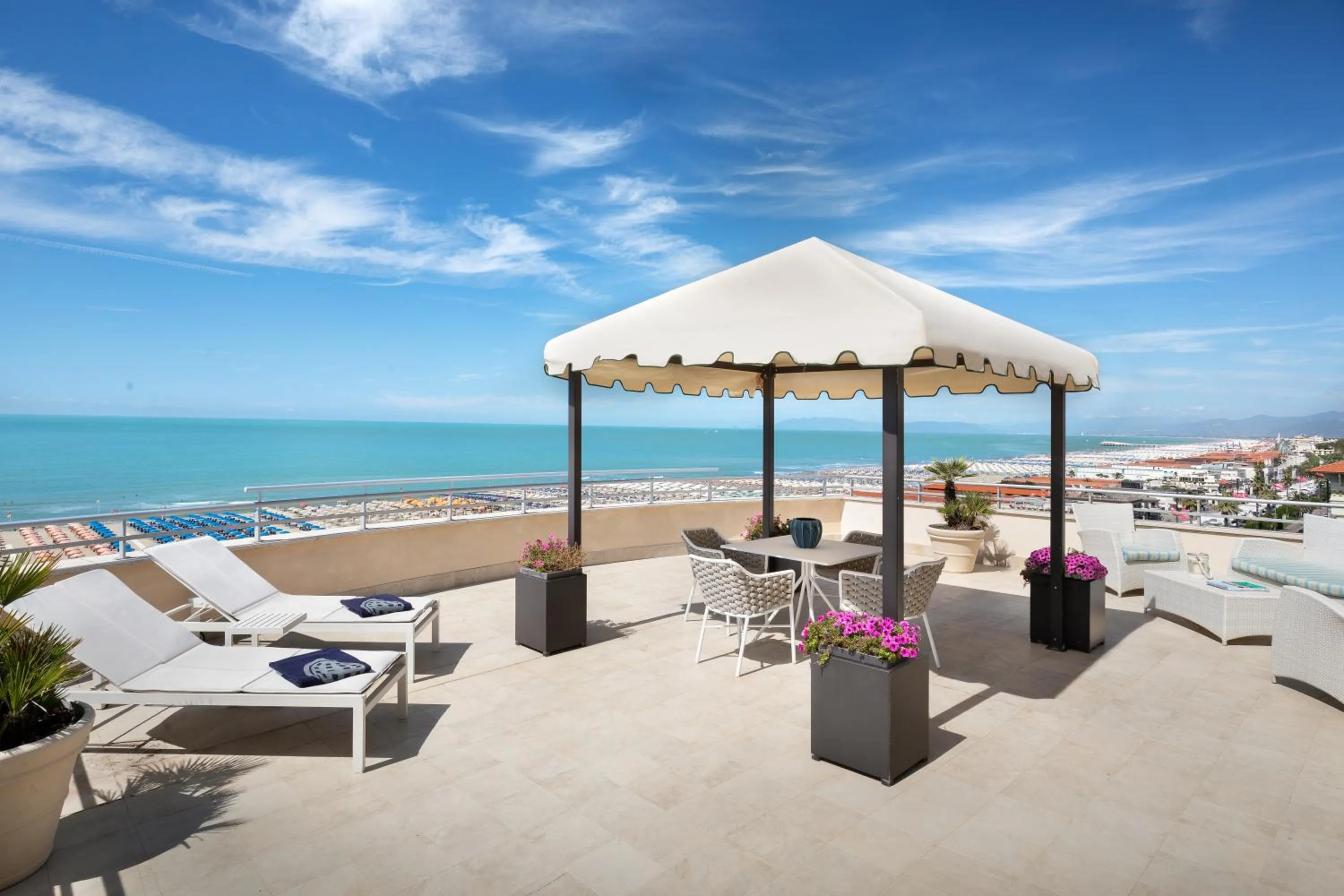 Bedroom in Hotel Sina Astor