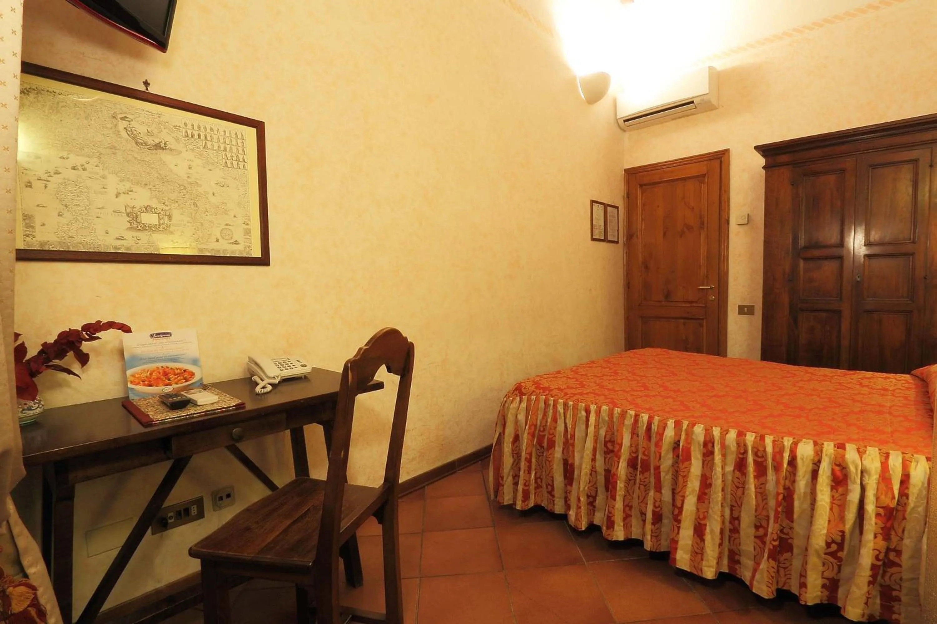 Bedroom, Bed in Hotel Mario's