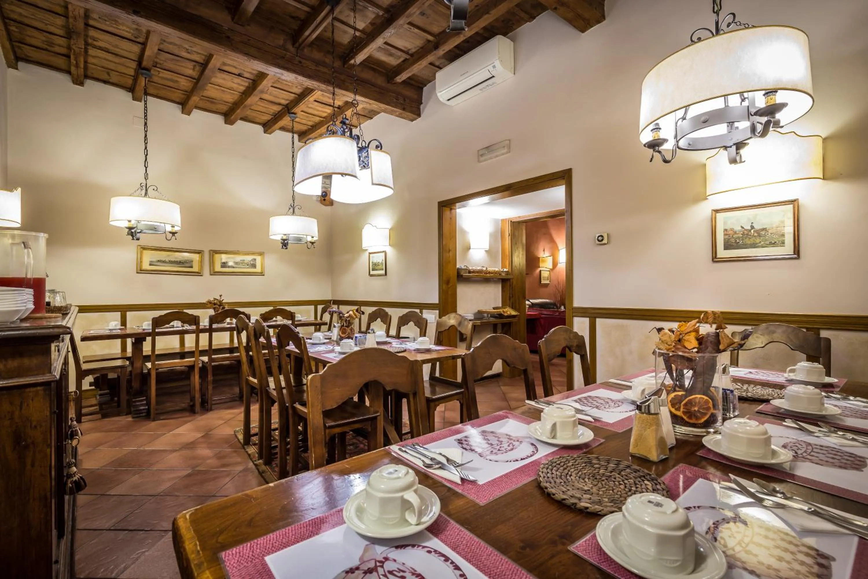 Food and drinks in Hotel Mario's