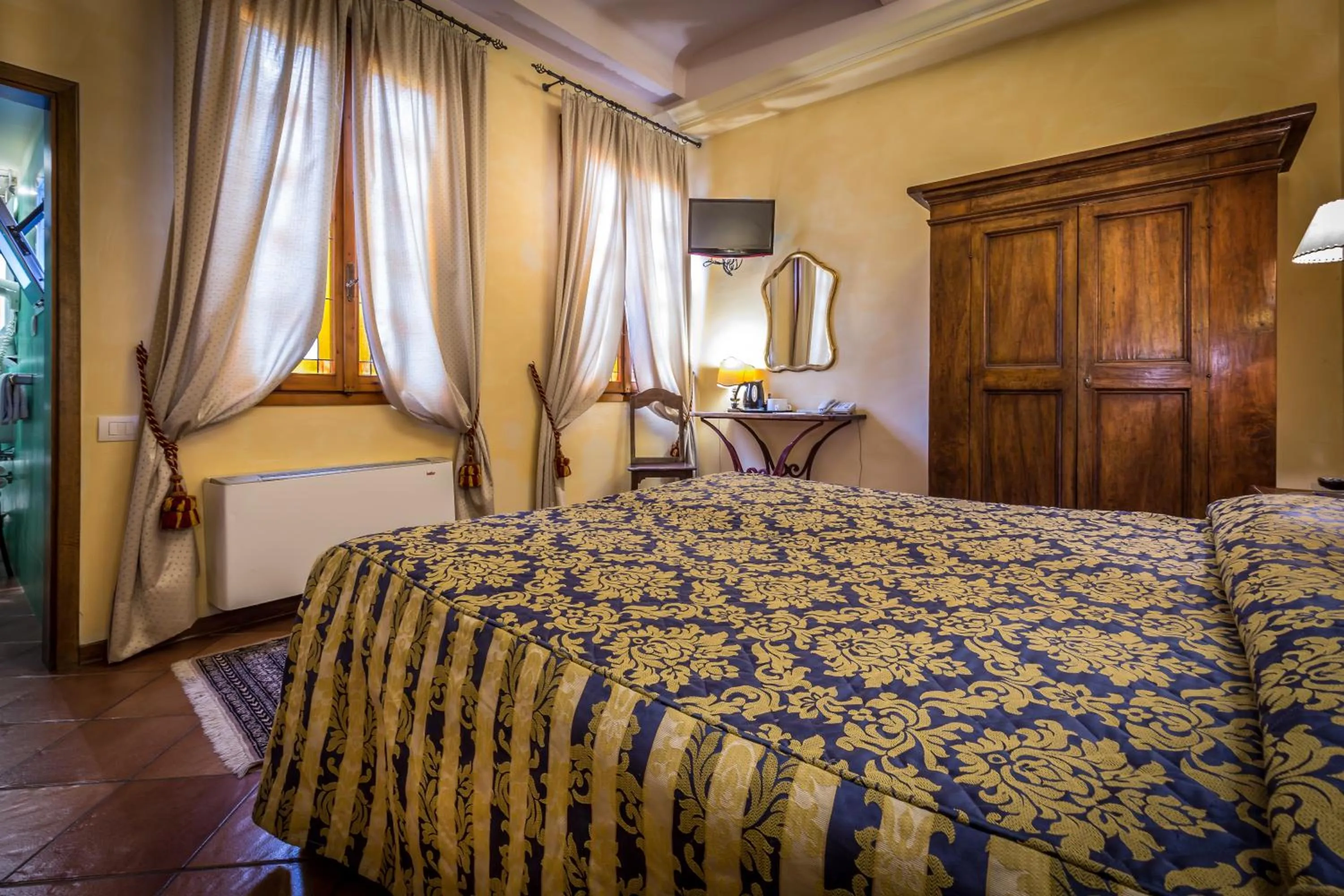 Bedroom, Bed in Hotel Mario's