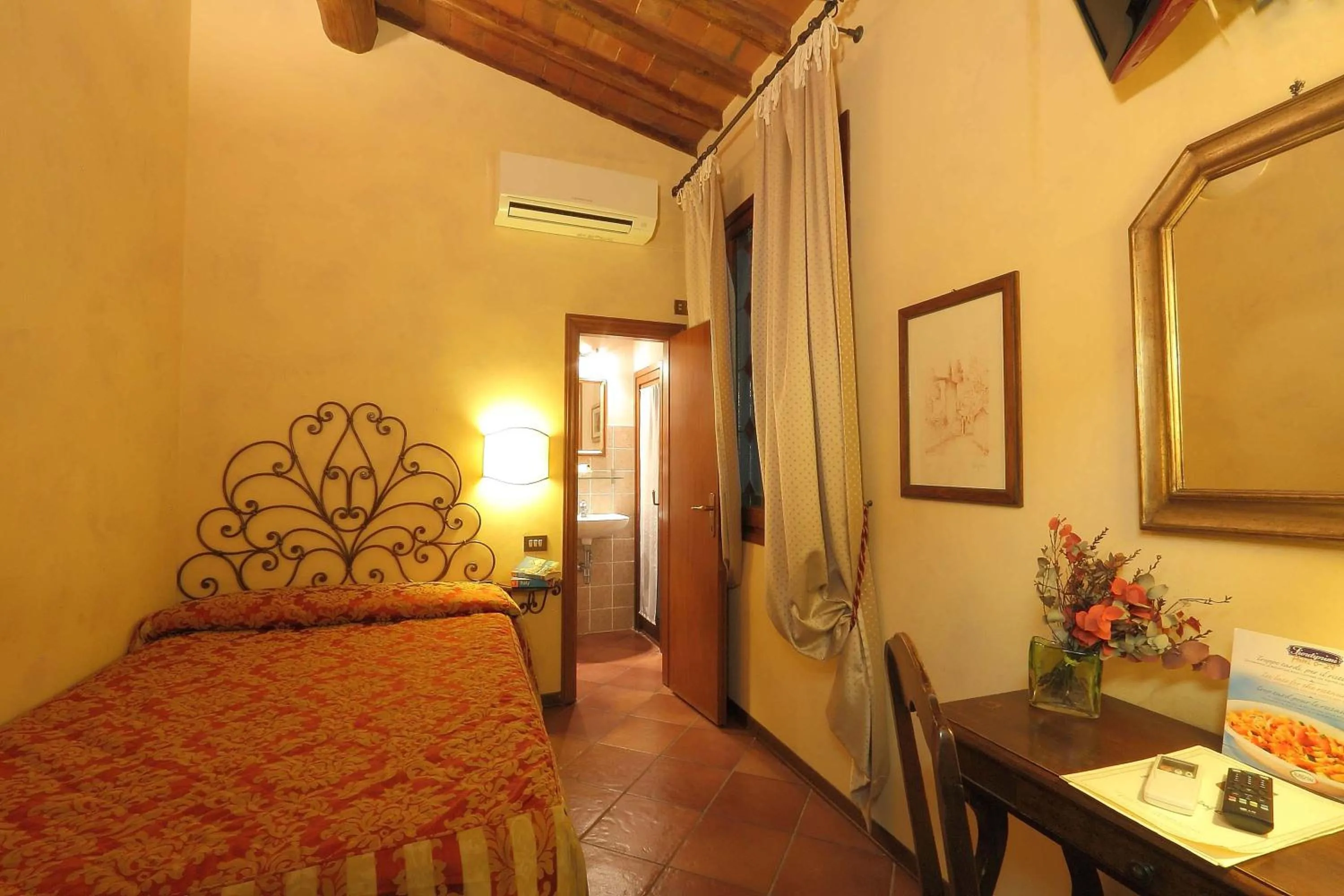 Bedroom, Bed in Hotel Mario's