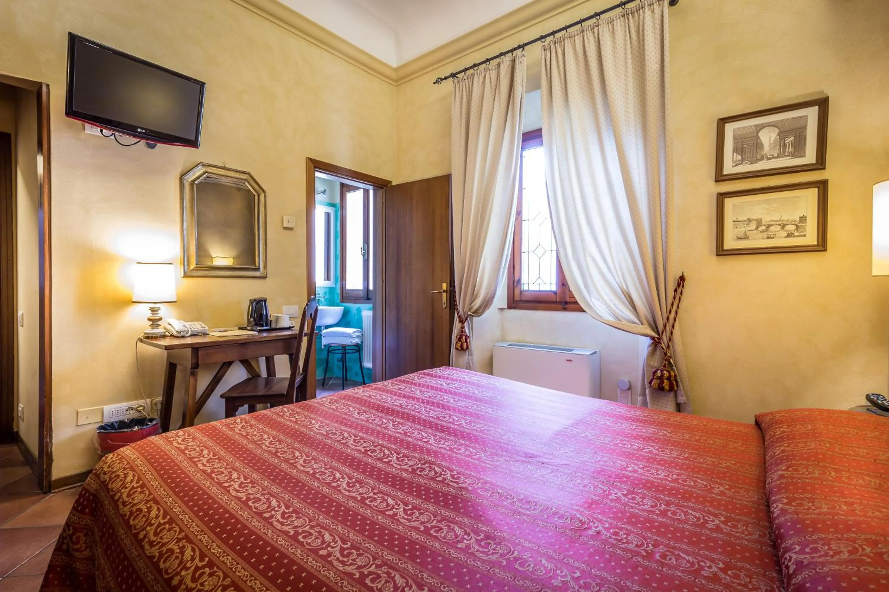 Bedroom, Bed in Hotel Mario's