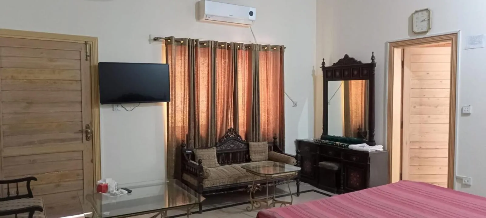 Living room, Bed in Luxury Palace Peshawar