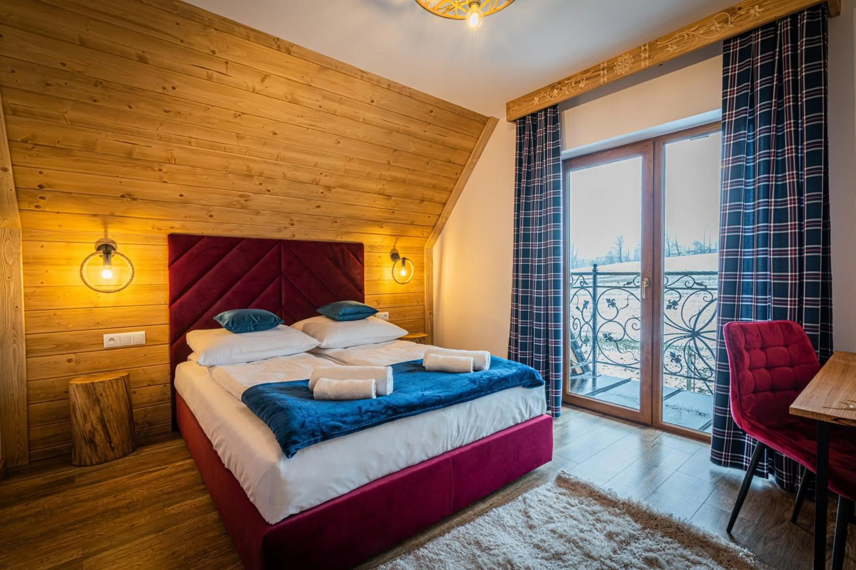 Bed in Dworek nad Jałowcami z Jacuzzi