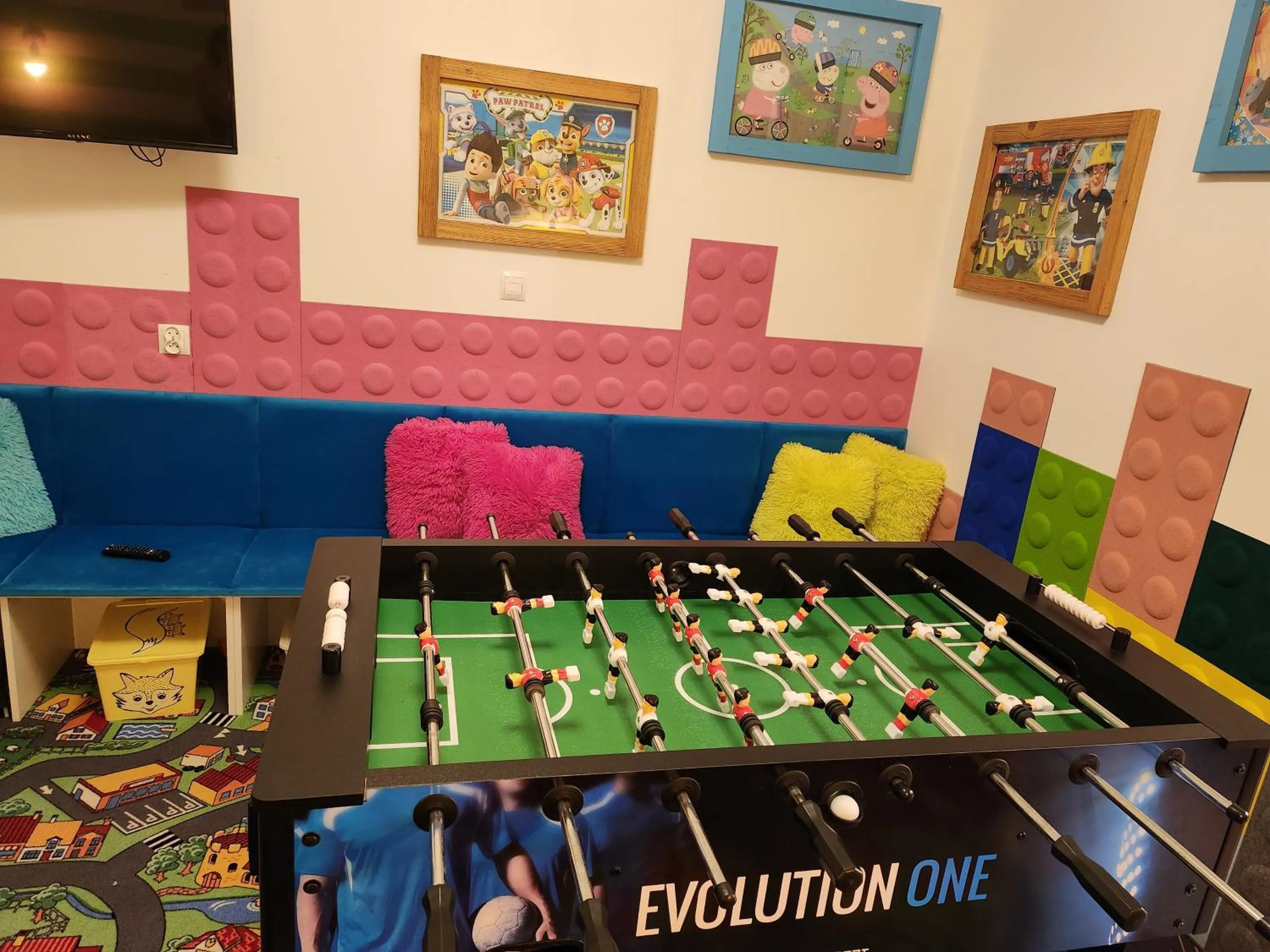 Game Room in Dworek nad Jałowcami z Jacuzzi