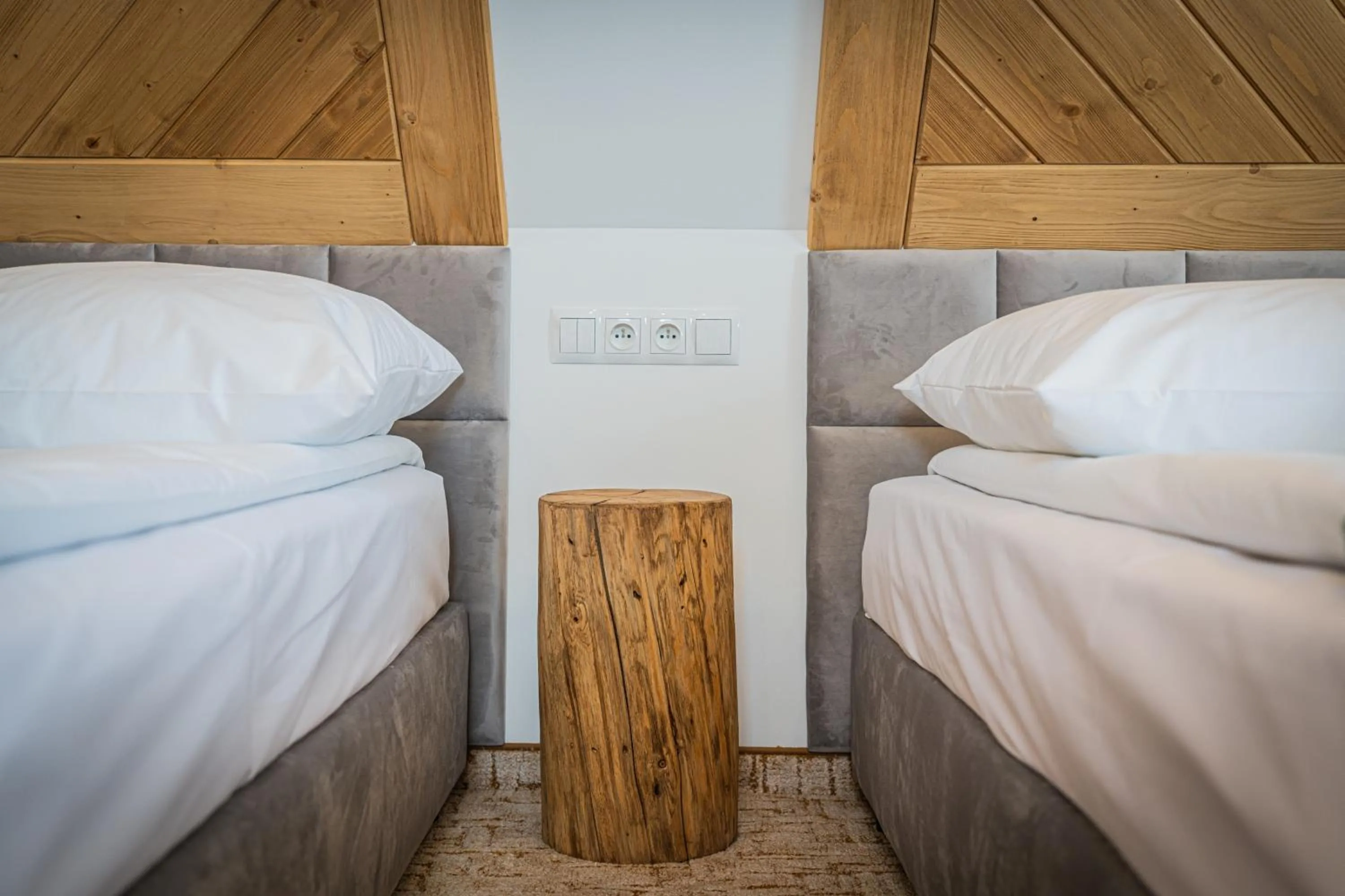 Bed in Dworek nad Jałowcami z Jacuzzi
