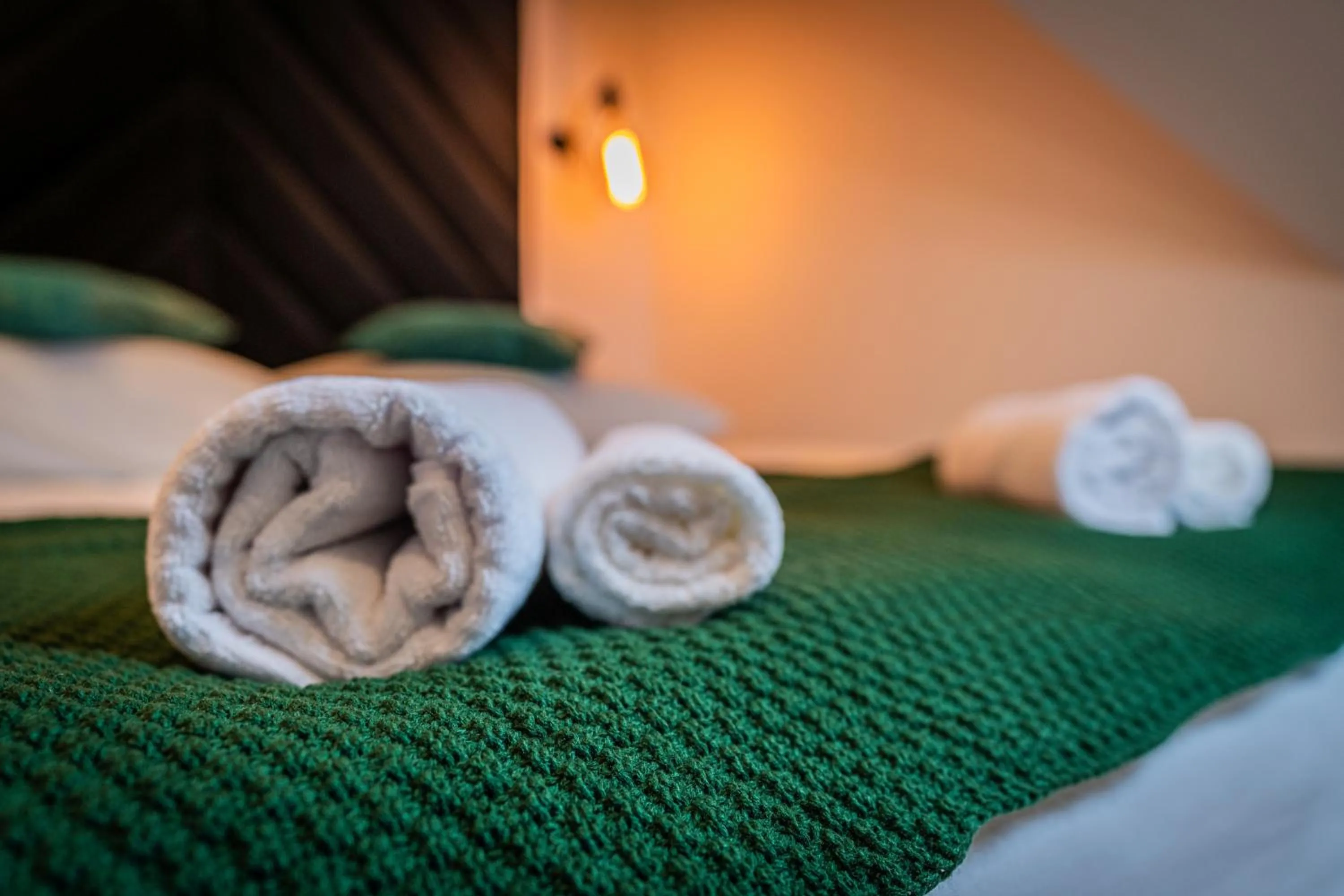 Bed in Dworek nad Jałowcami z Jacuzzi