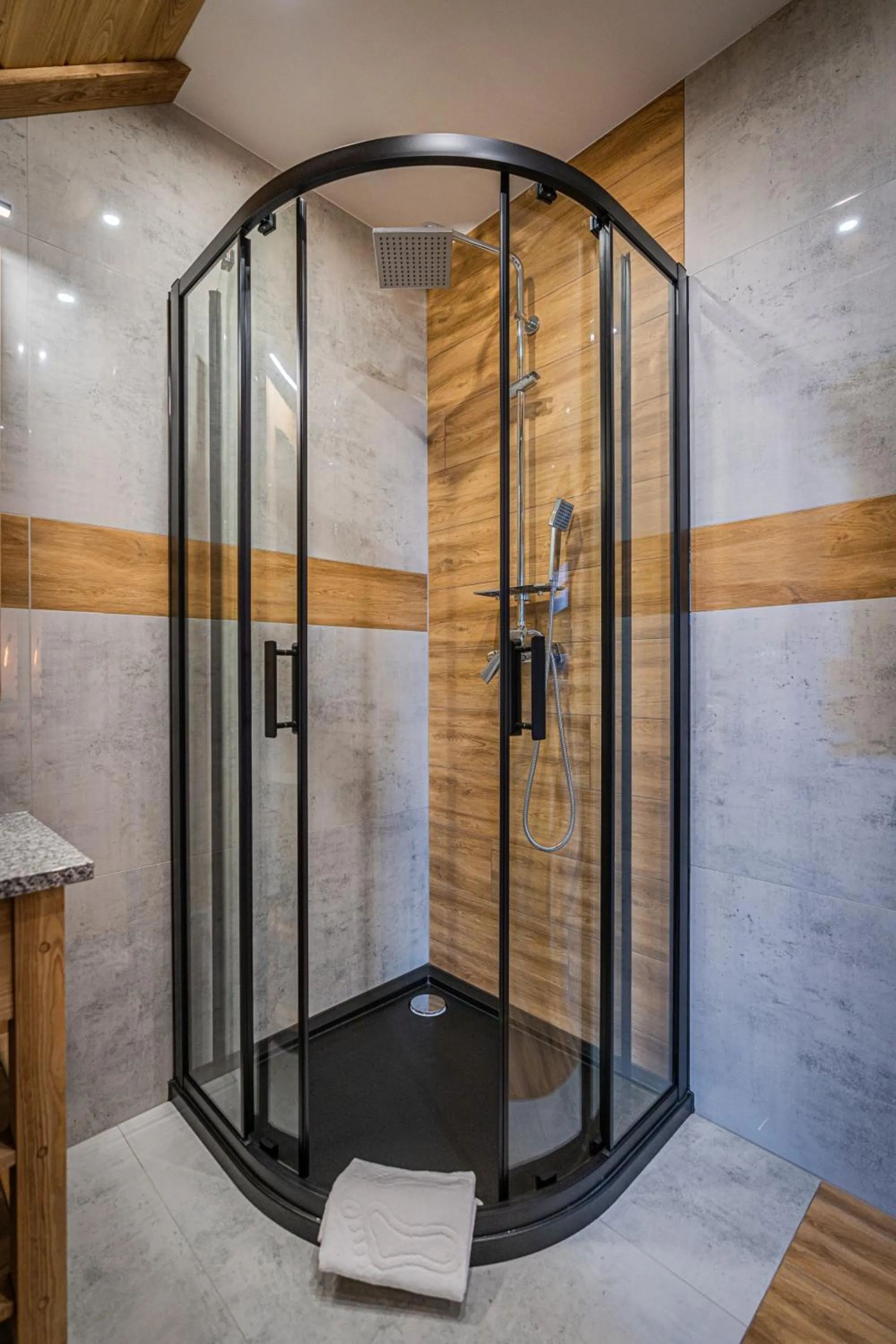 Shower in Dworek nad Jałowcami z Jacuzzi