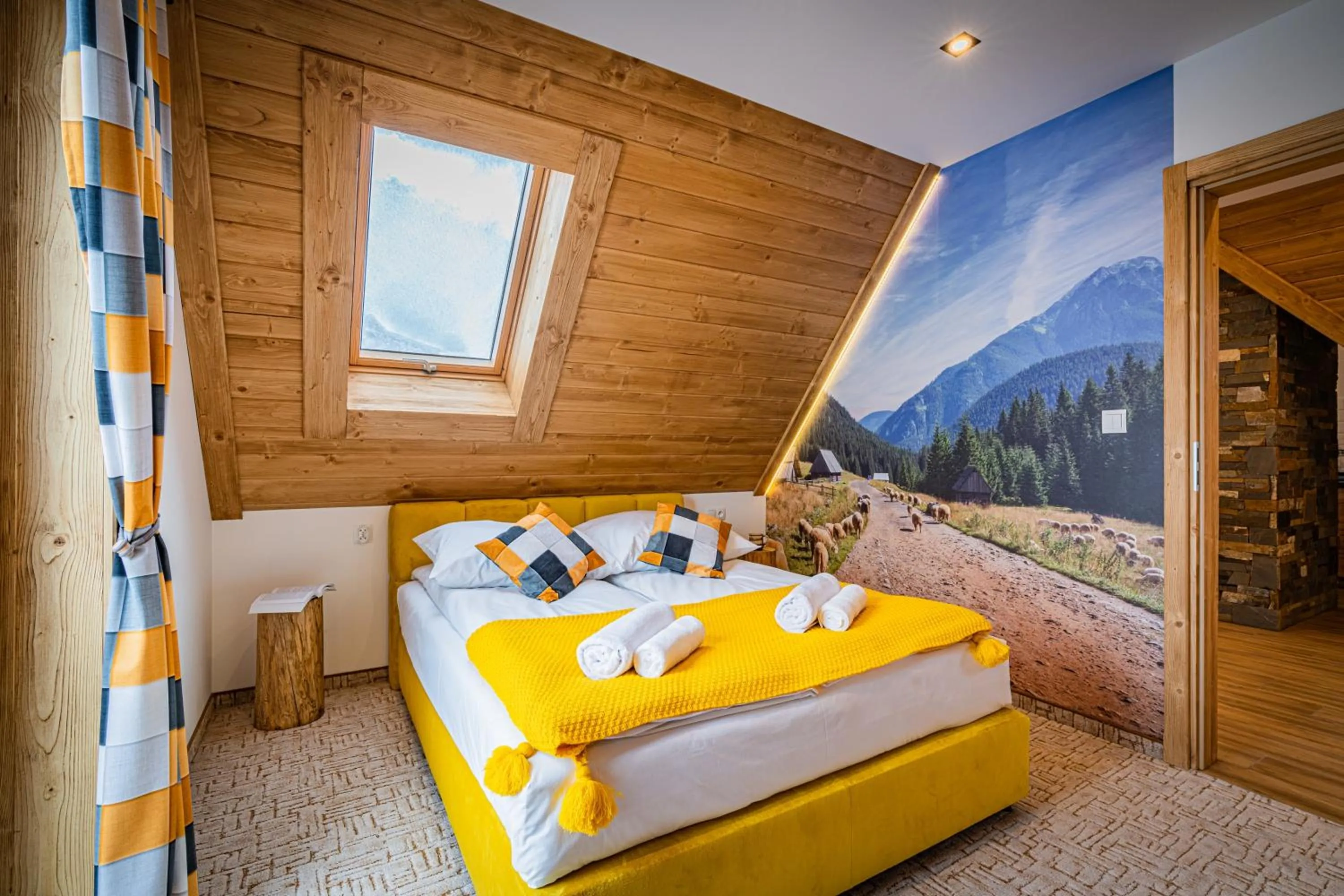 Bed in Dworek nad Jałowcami z Jacuzzi