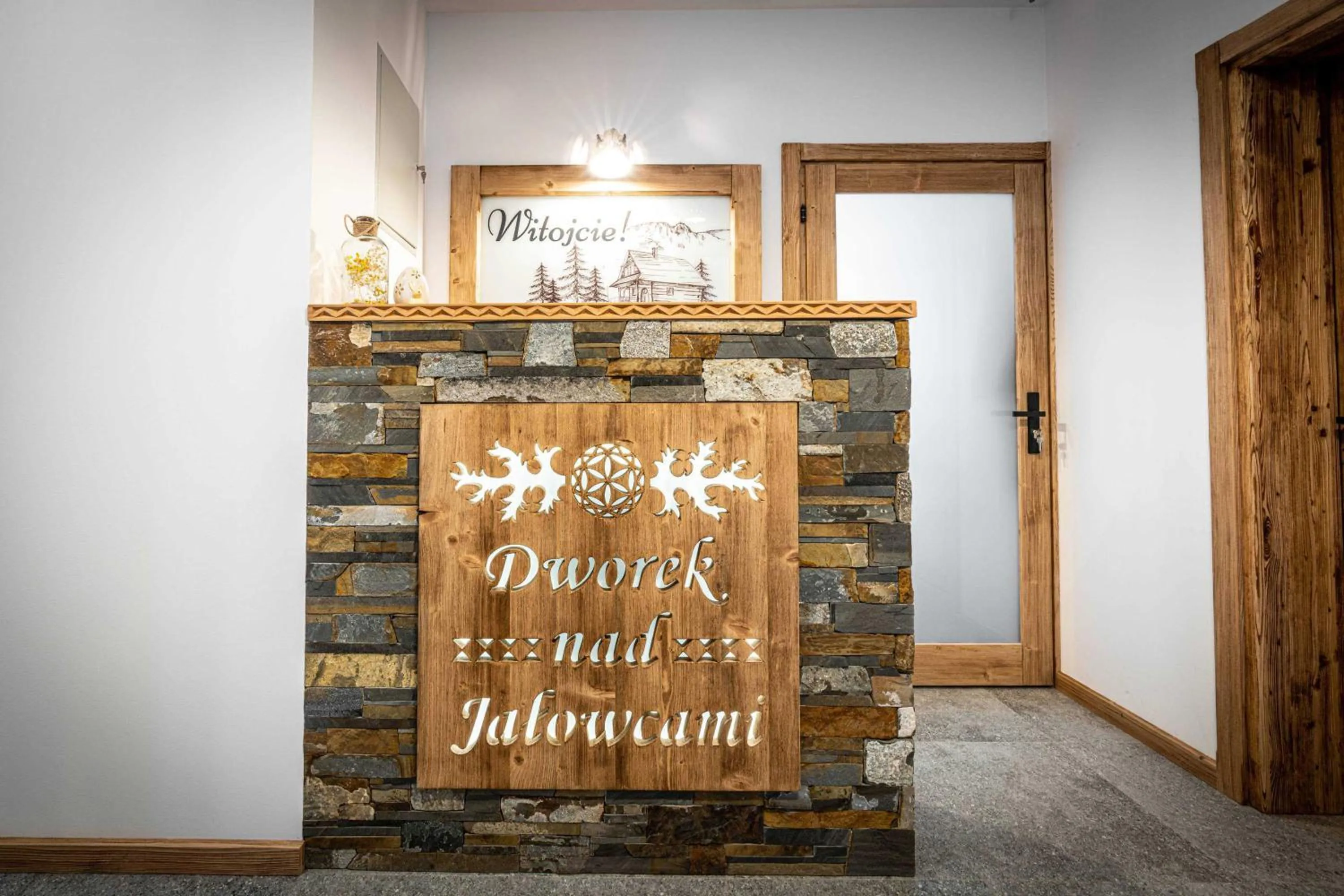 Lobby or reception in Dworek nad Jałowcami z Jacuzzi