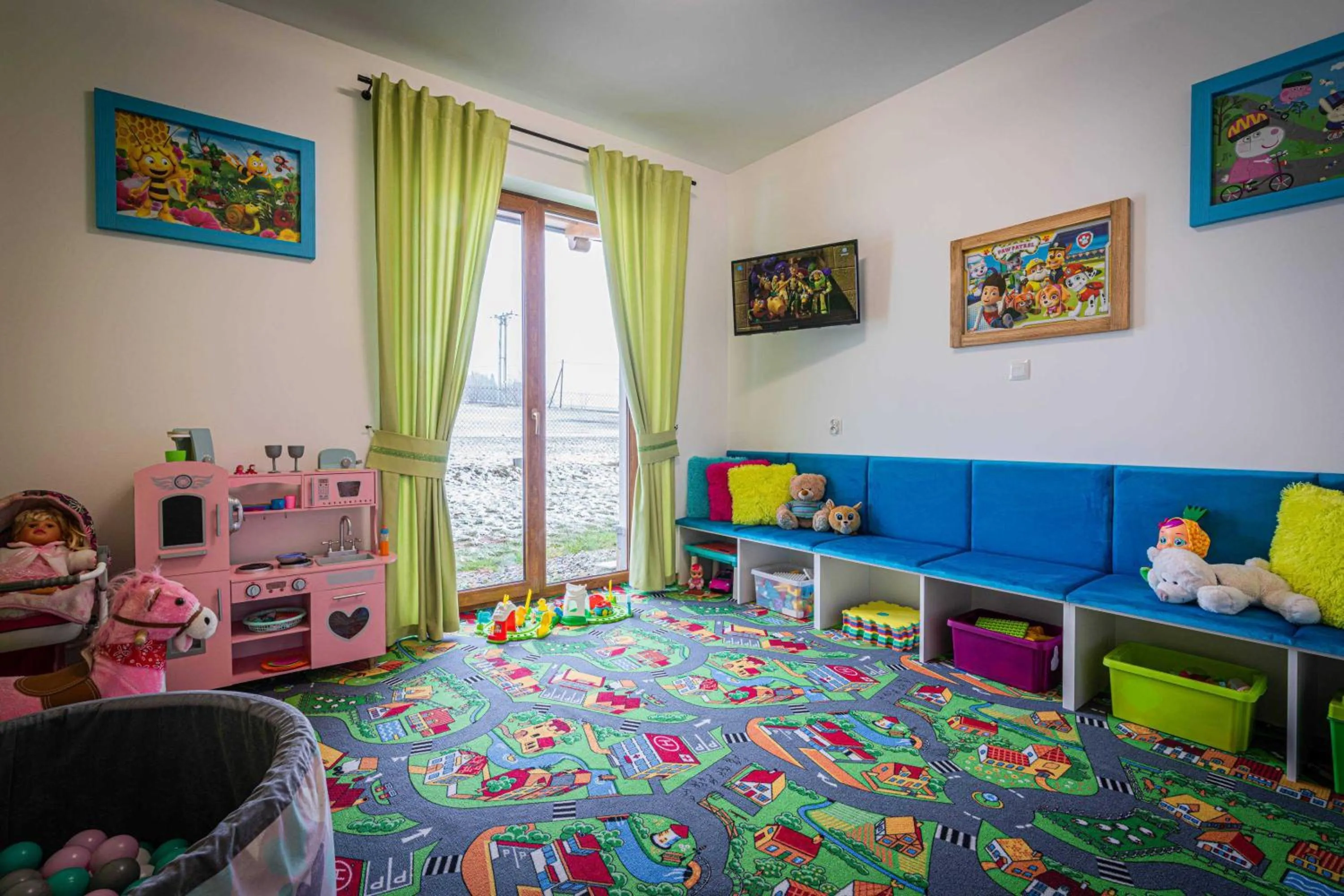 Kids's club, Bed in Dworek nad Jałowcami z Jacuzzi