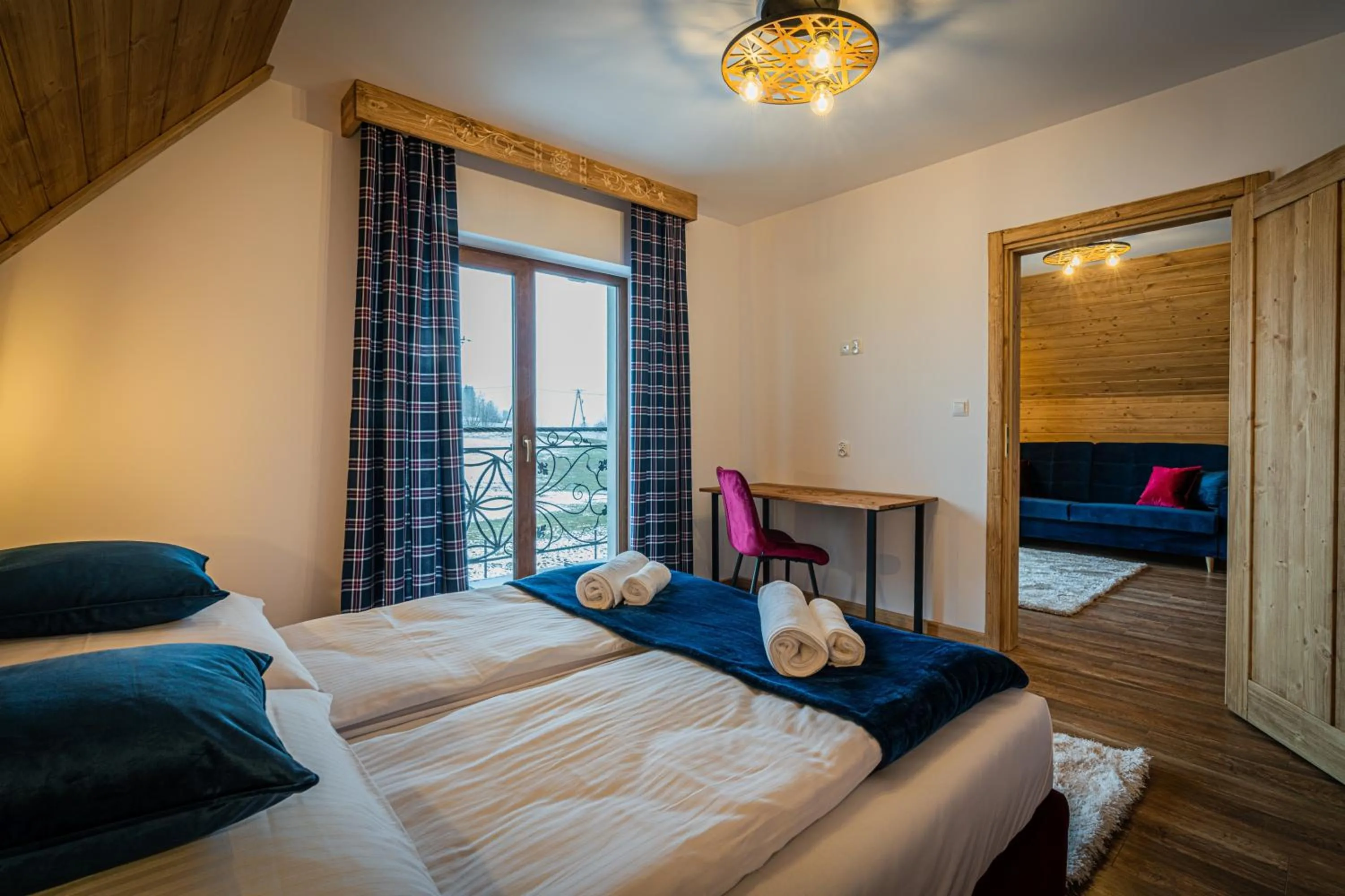 Bed in Dworek nad Jałowcami z Jacuzzi